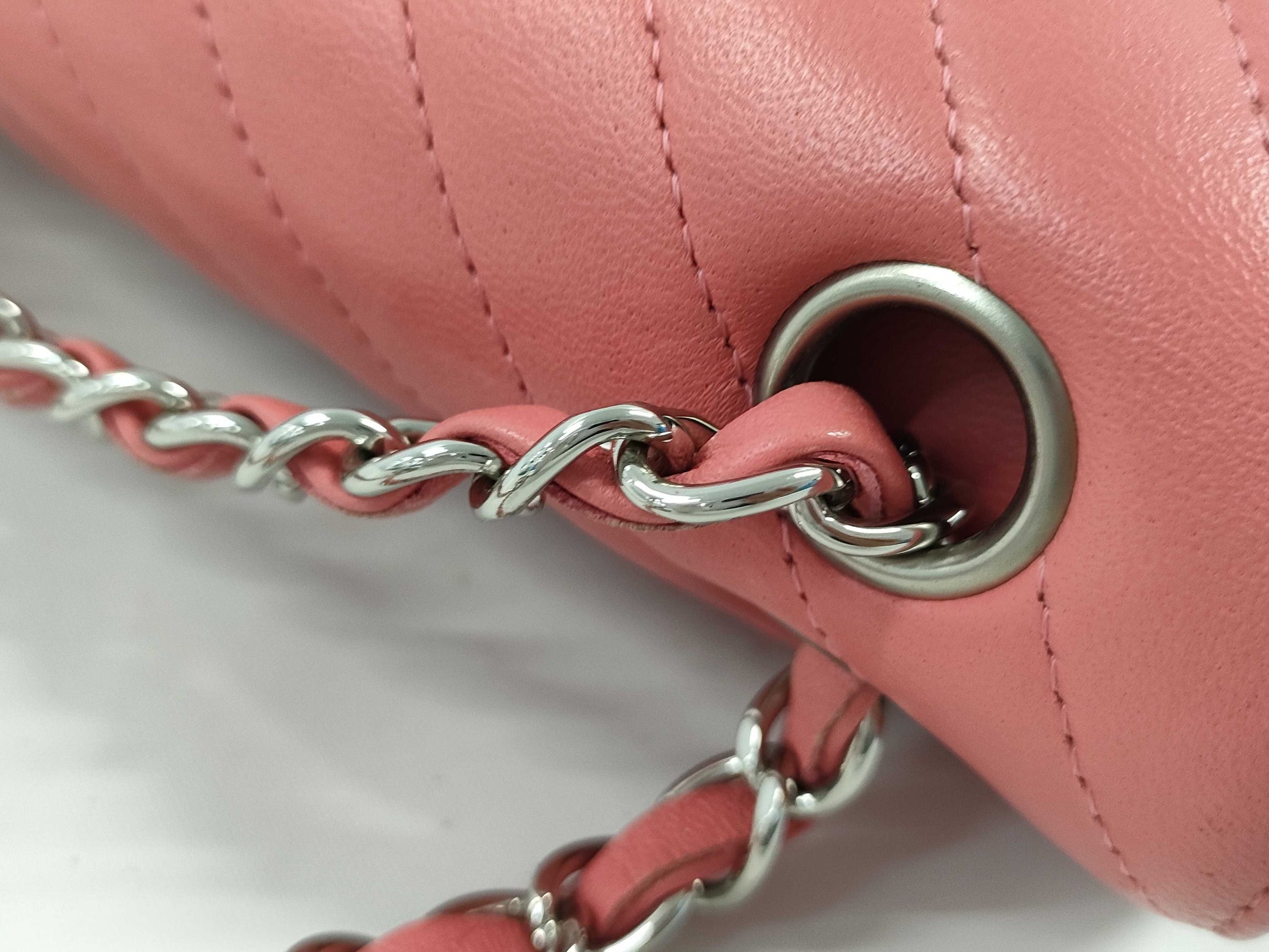 CHANEL V-stitch chain shoulder bag