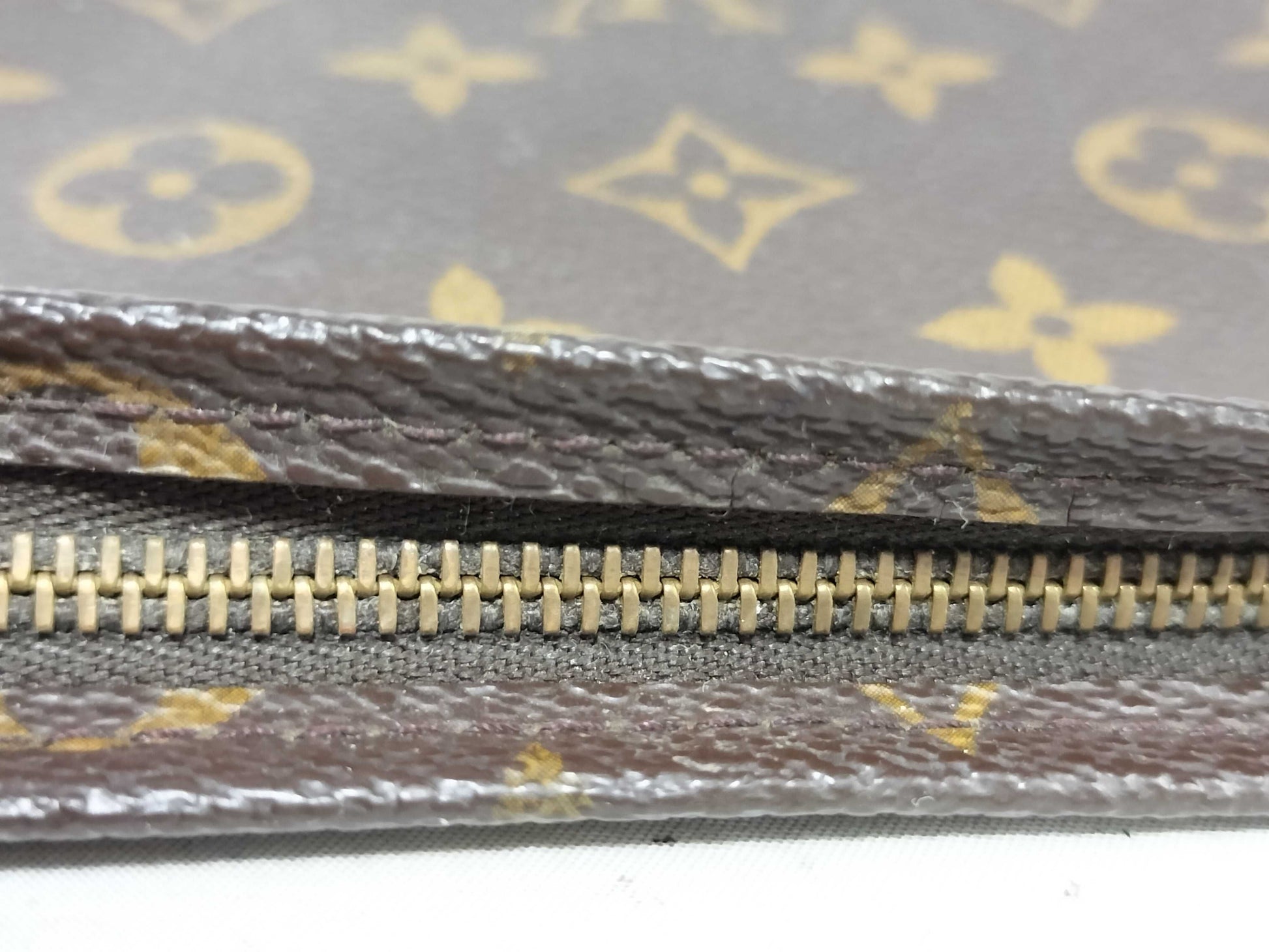 LOUIS VUITTON M47542 Monogram LV Monogram Poche Toilette 26 M47542 Second Bag Serial Number Unknown