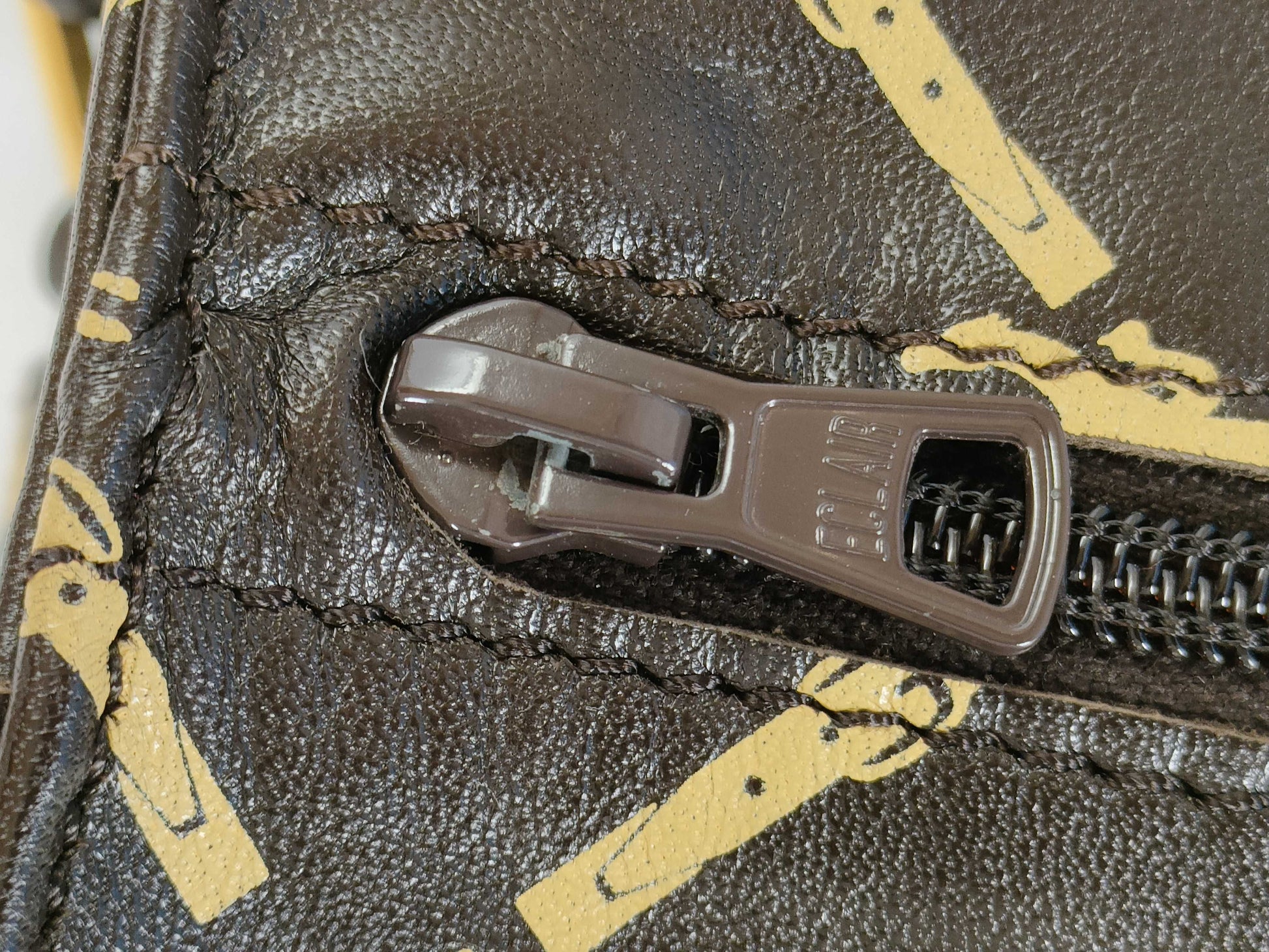 LONG CHAMP Longchamp Leather Shoulder Bag Dark Brown Shoulder Bag
