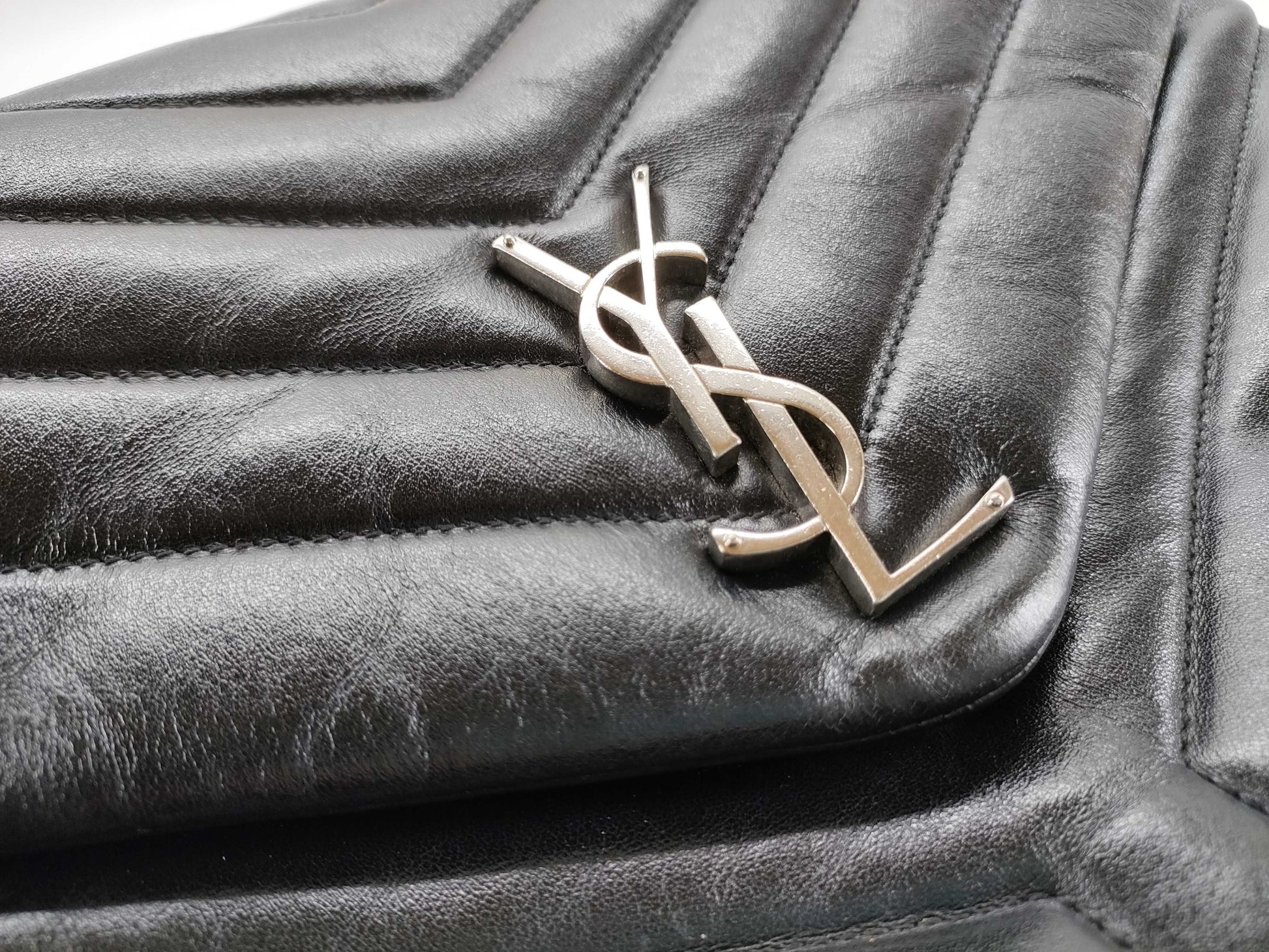 Yves Saint Laurent Lulu Shoulder Bag Shoulder Bag