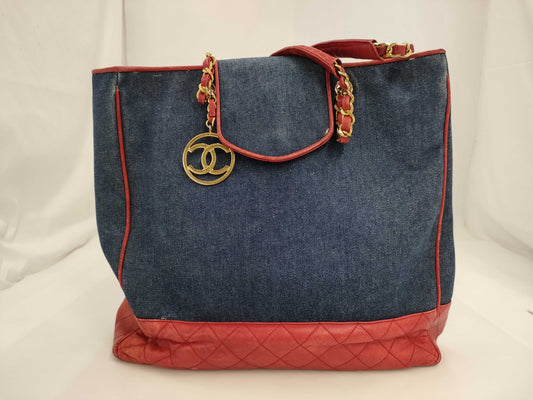 CHANEL Matelasse Denim x Lamb Shoulder Bag with Circle Coco Charm