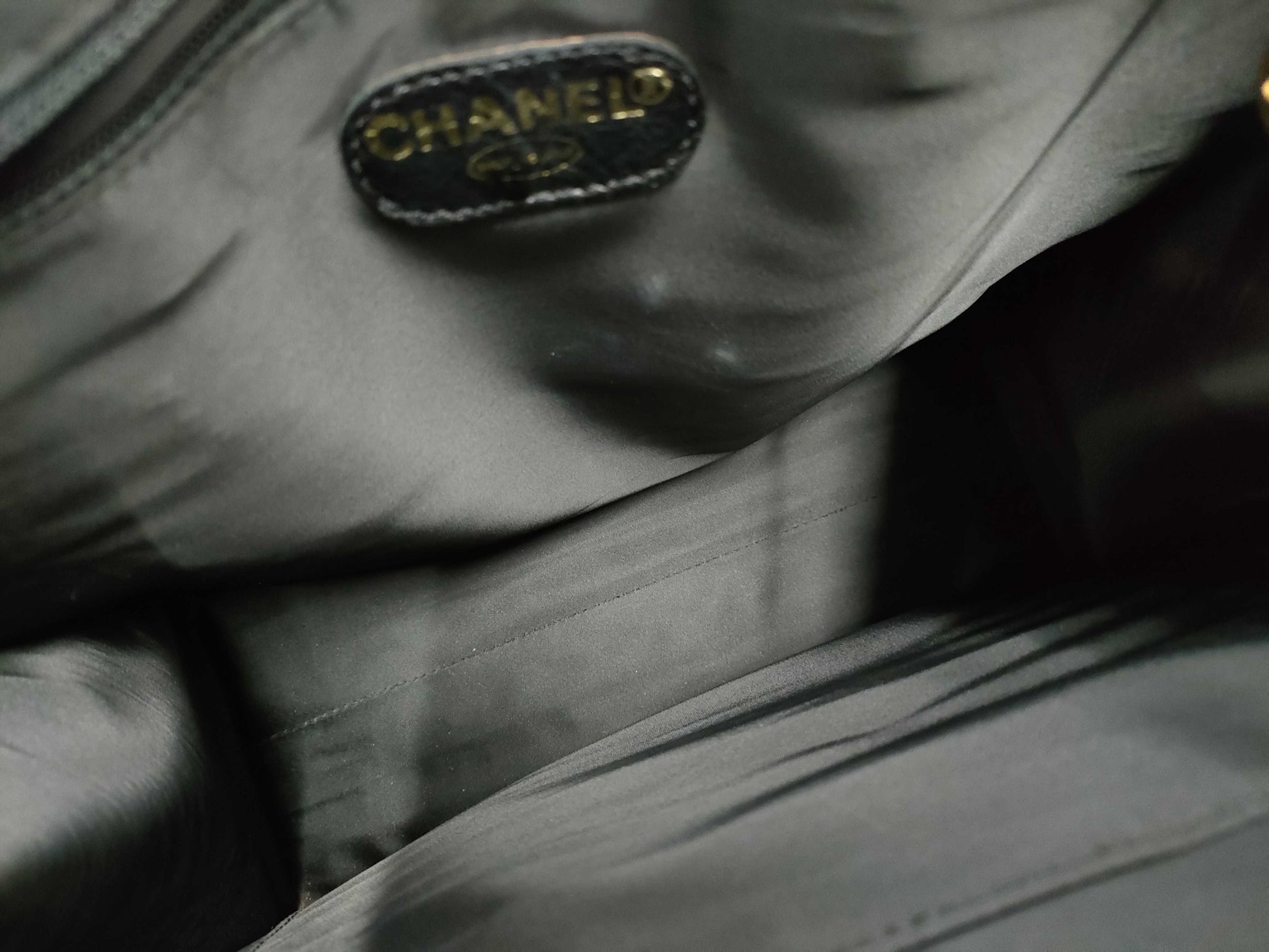 CHANEL Caviar Chain Tote Bag