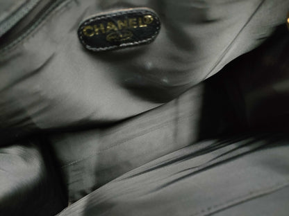 CHANEL Caviar Chain Tote Bag