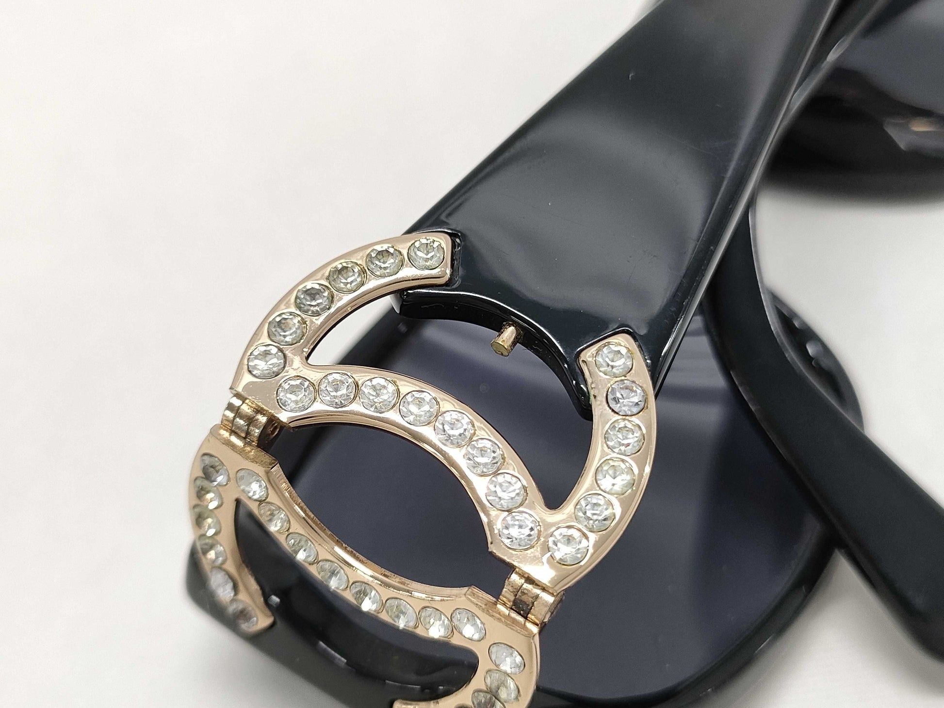  CHANEL Coco Mark Rhinestone Sunglasses with Case