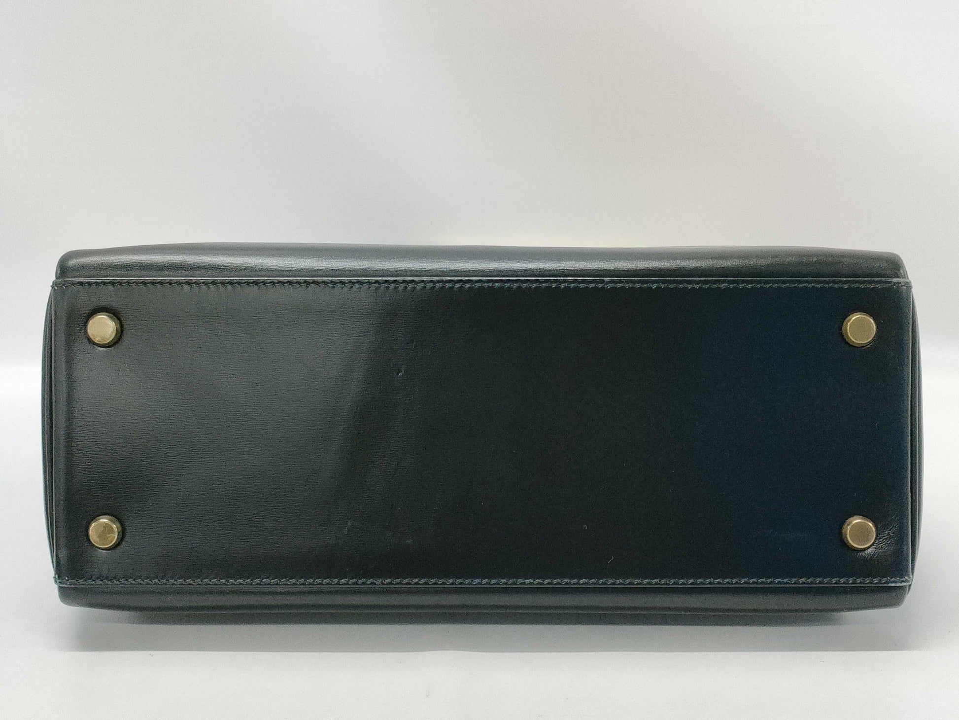 HERMES Kelly 28 Box Calf Leather Handbag with Inner Stitching and Black L Marking