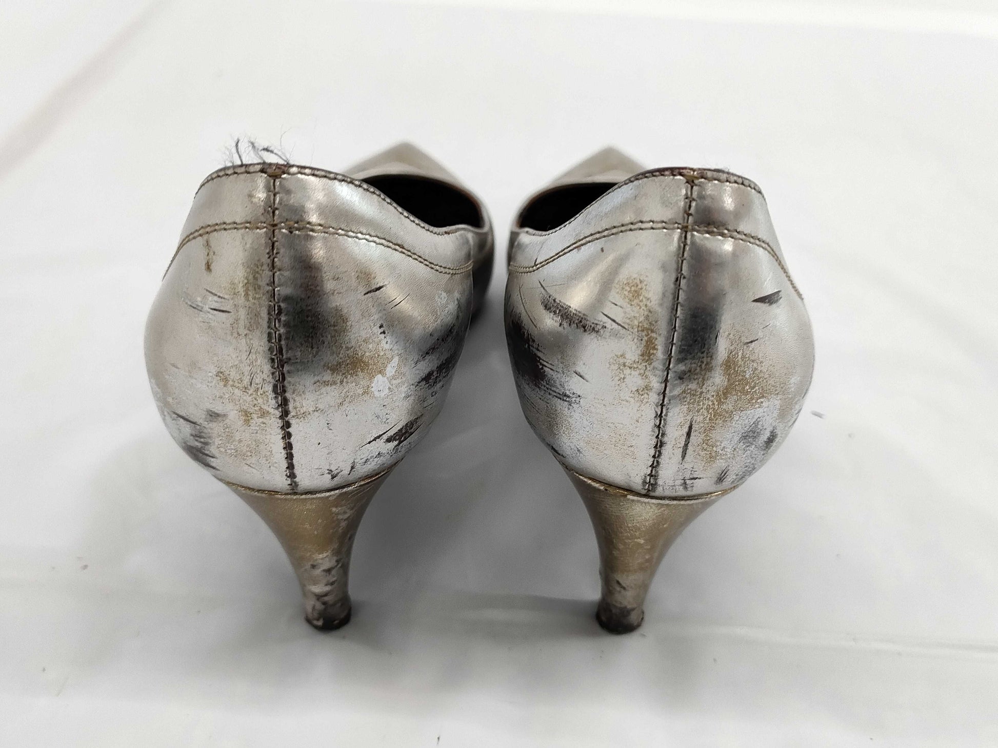 LOUIS VUITTON LOUIS VUITTON Louis Vuitton Punching Logo Heel Pumps Size 35