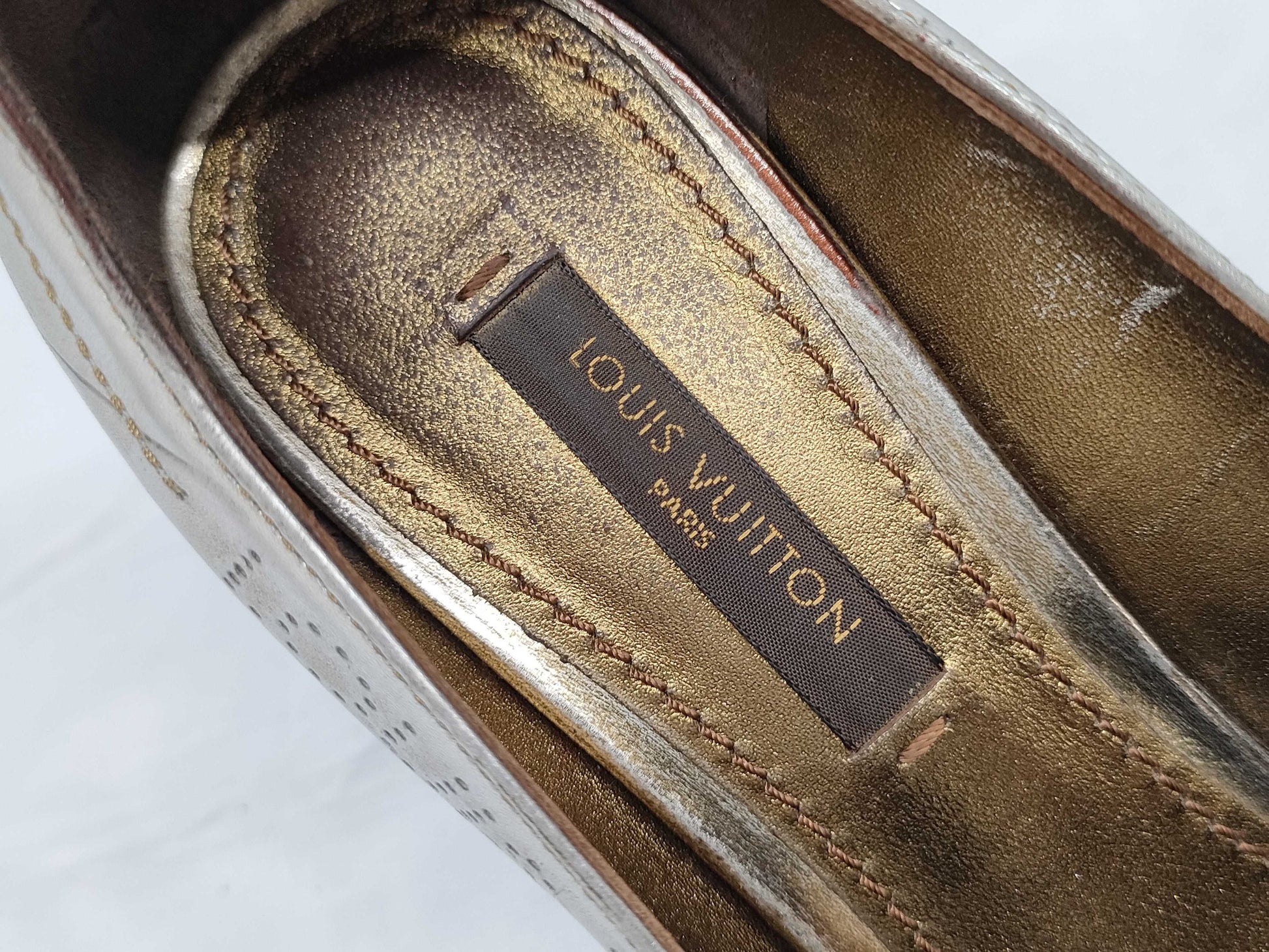 LOUIS VUITTON LOUIS VUITTON Louis Vuitton Punching Logo Heel Pumps Size 35