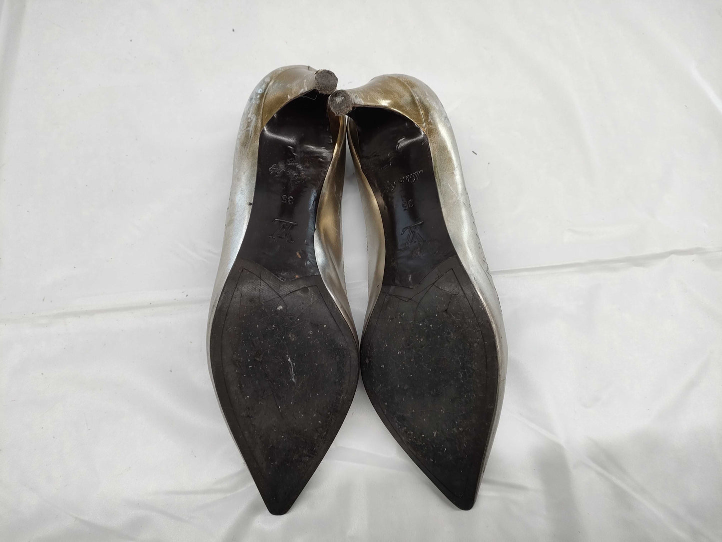 LOUIS VUITTON LOUIS VUITTON Louis Vuitton Punching Logo Heel Pumps Size 35