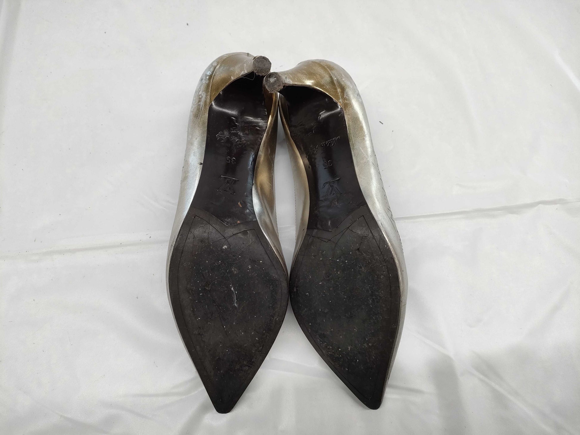 LOUIS VUITTON LOUIS VUITTON Louis Vuitton Punching Logo Heel Pumps Size 35