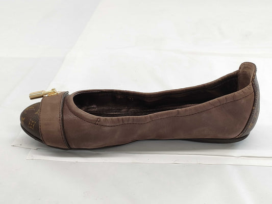 LOUIS VUITTON LOUIS VUITTON Louis Vuitton Monogram Padlock Pumps Size 36 1/2