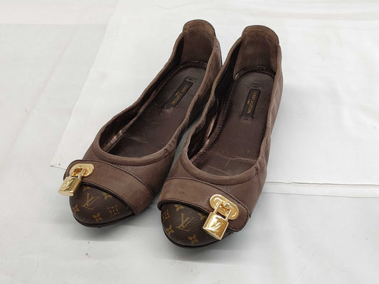 LOUIS VUITTON LOUIS VUITTON Louis Vuitton Monogram Padlock Pumps Size 36 1/2