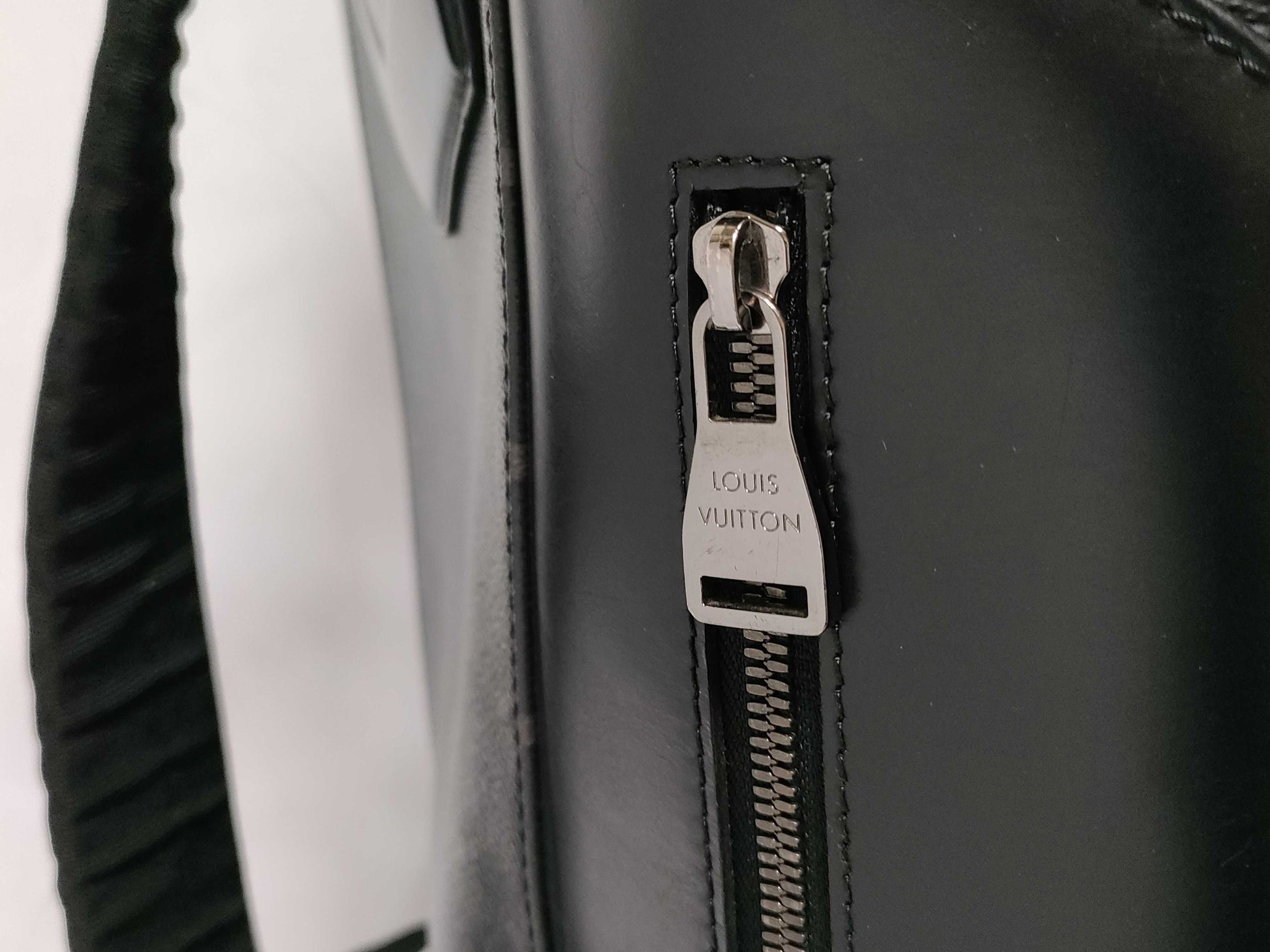 LOUIS VUITTON M40527 LOUIS VUITTON Louis Vuitton M40527 Monogram Eclipse Explorer Backpack