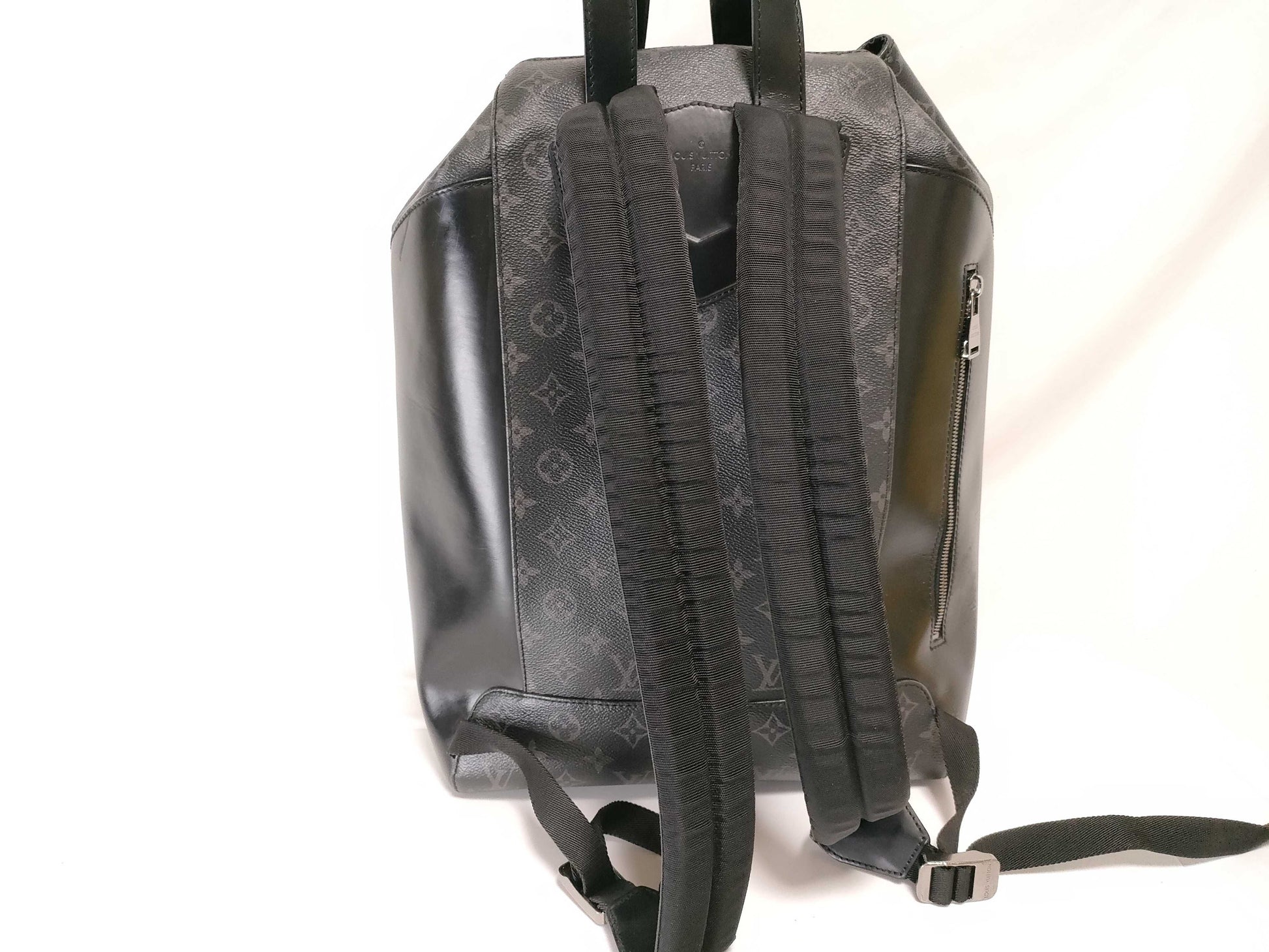 LOUIS VUITTON M40527 LOUIS VUITTON Louis Vuitton M40527 Monogram Eclipse Explorer Backpack