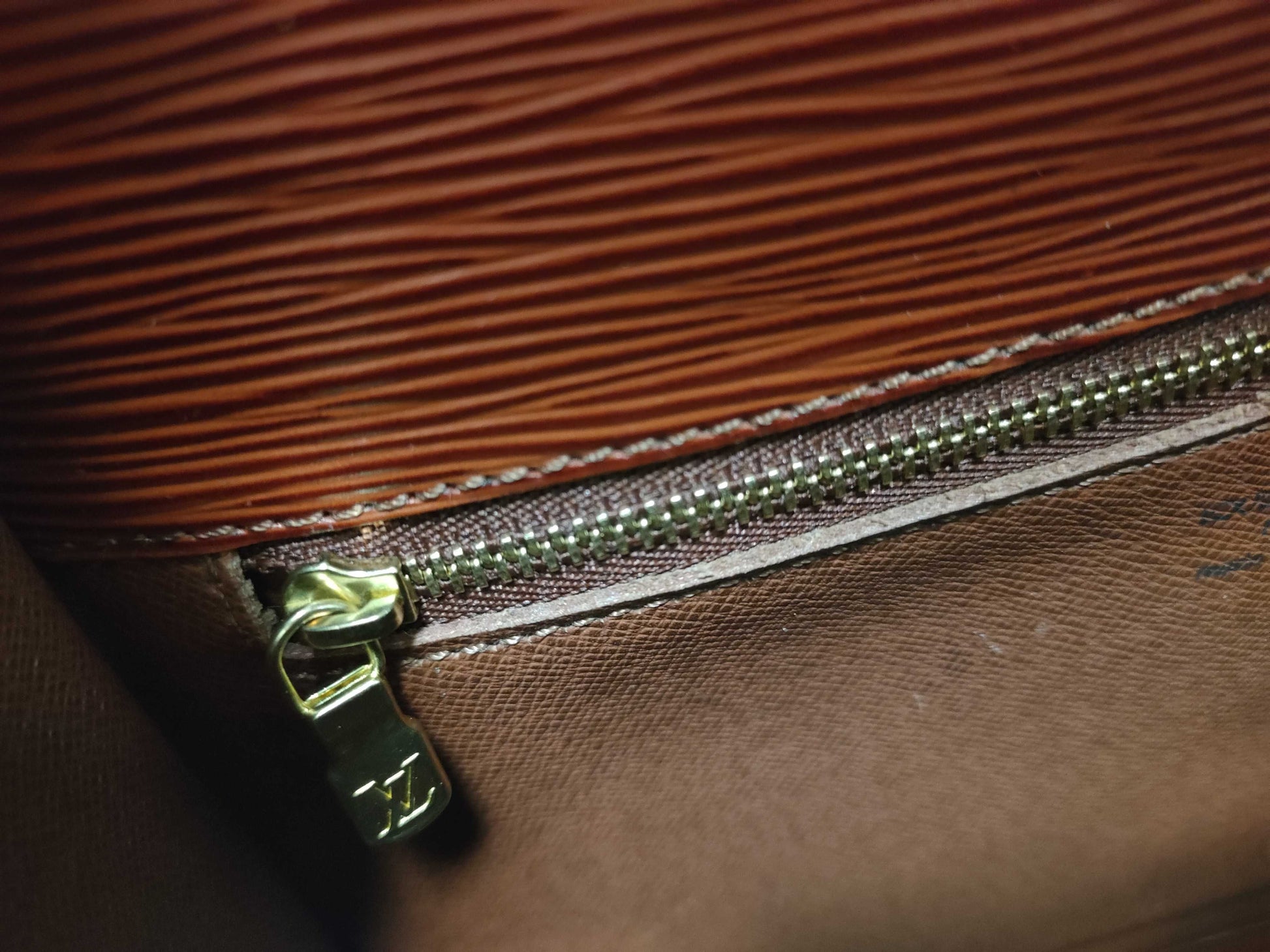 LOUIS VUITTON M52193 Epi Leather Brown Shoulder Bag