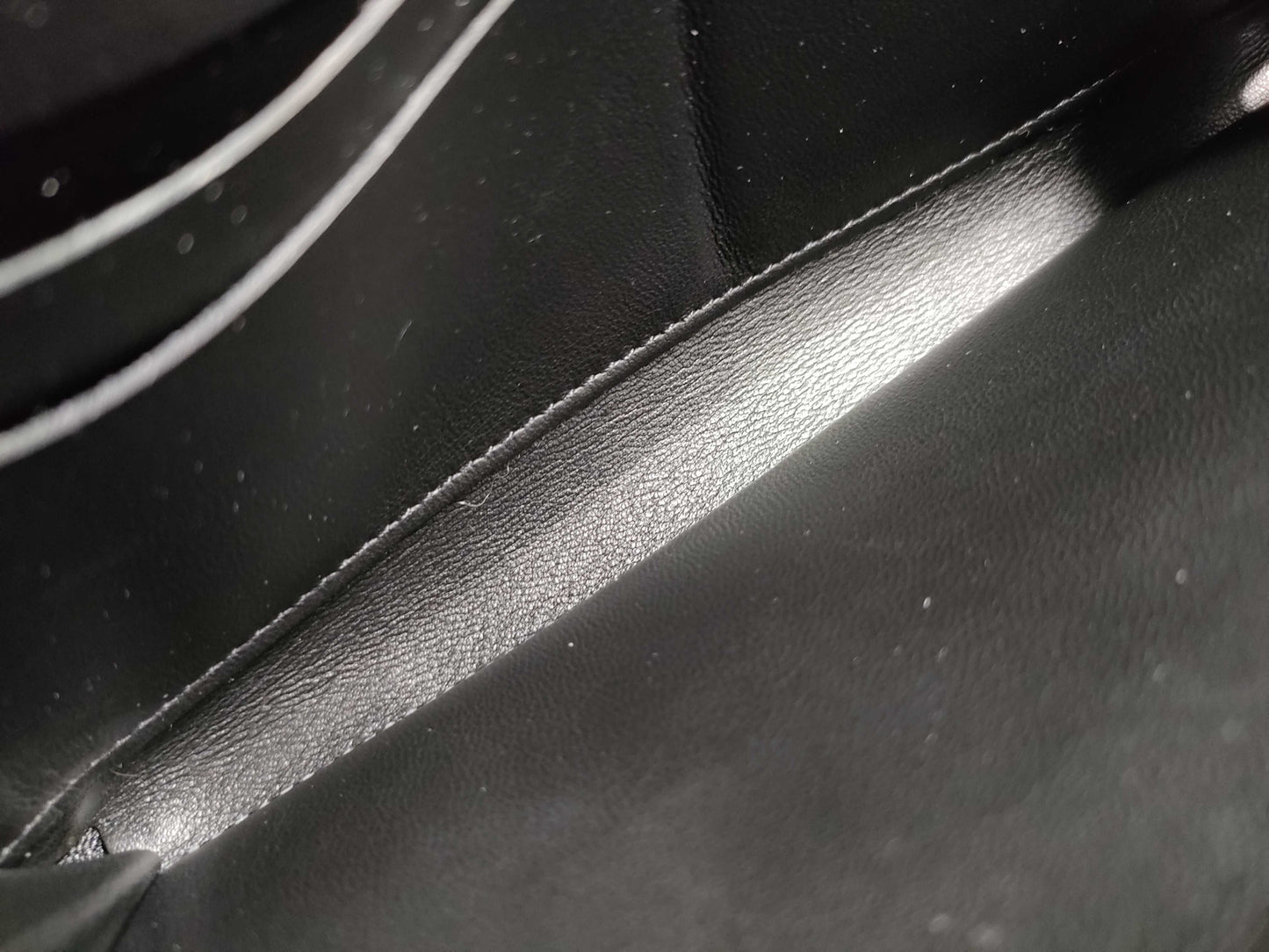 LOUIS VUITTON M61867 Mahina Zippy Wallet in Noir