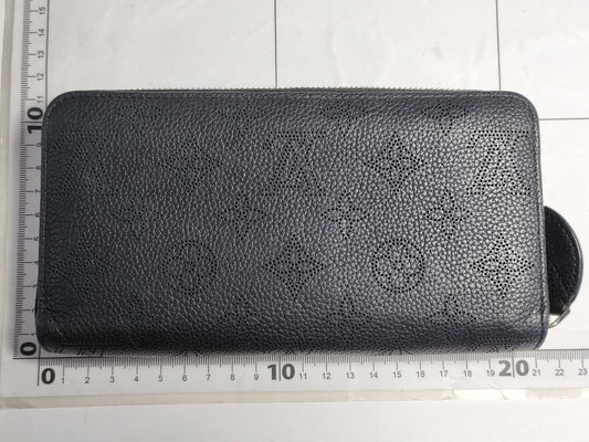LOUIS VUITTON M61867 Mahina Zippy Wallet in Noir