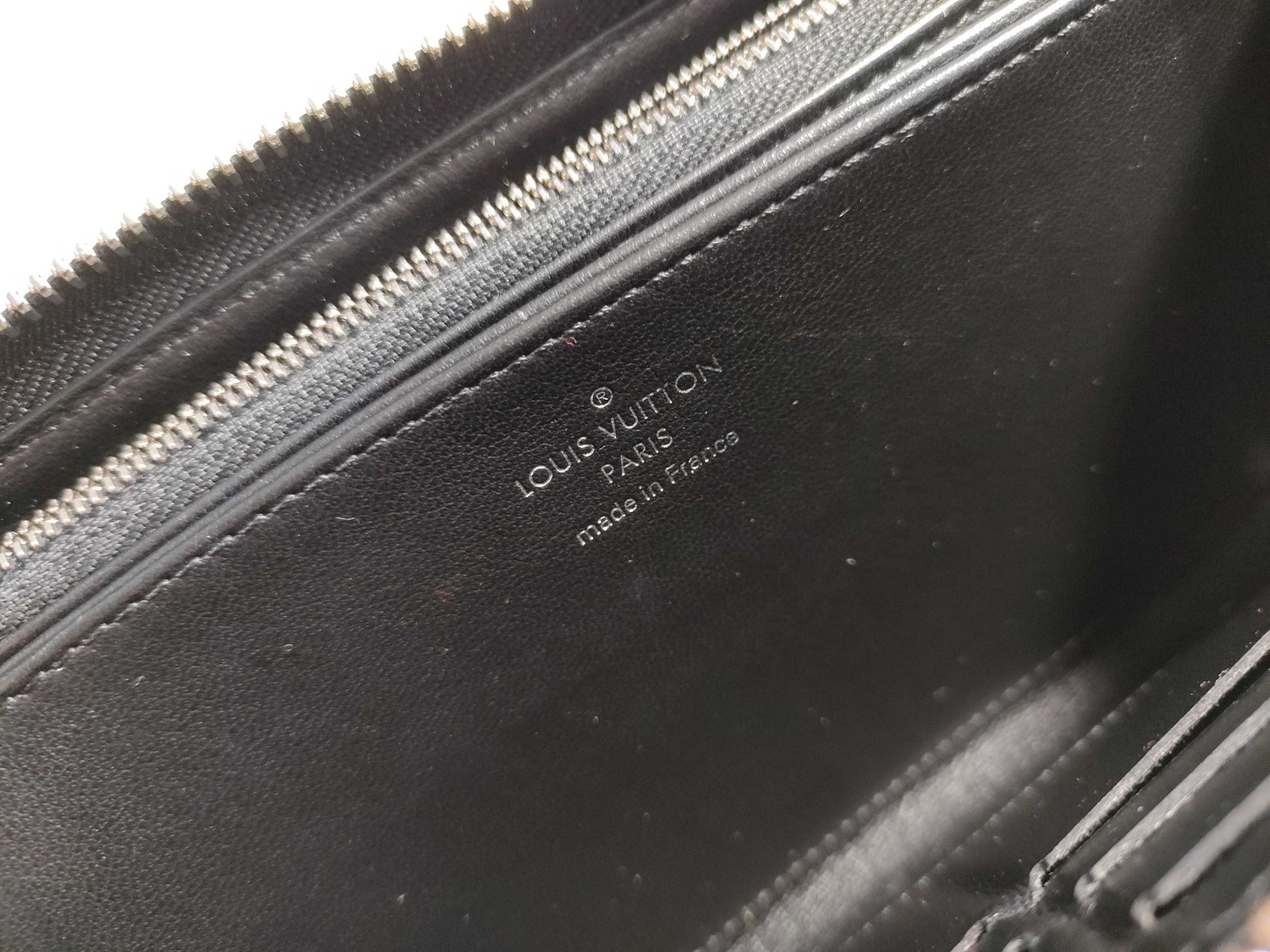 LOUIS VUITTON M61867 Mahina Zippy Wallet in Noir
