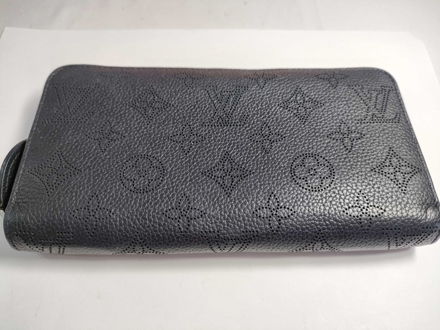 LOUIS VUITTON M61867 Mahina Zippy Wallet in Noir