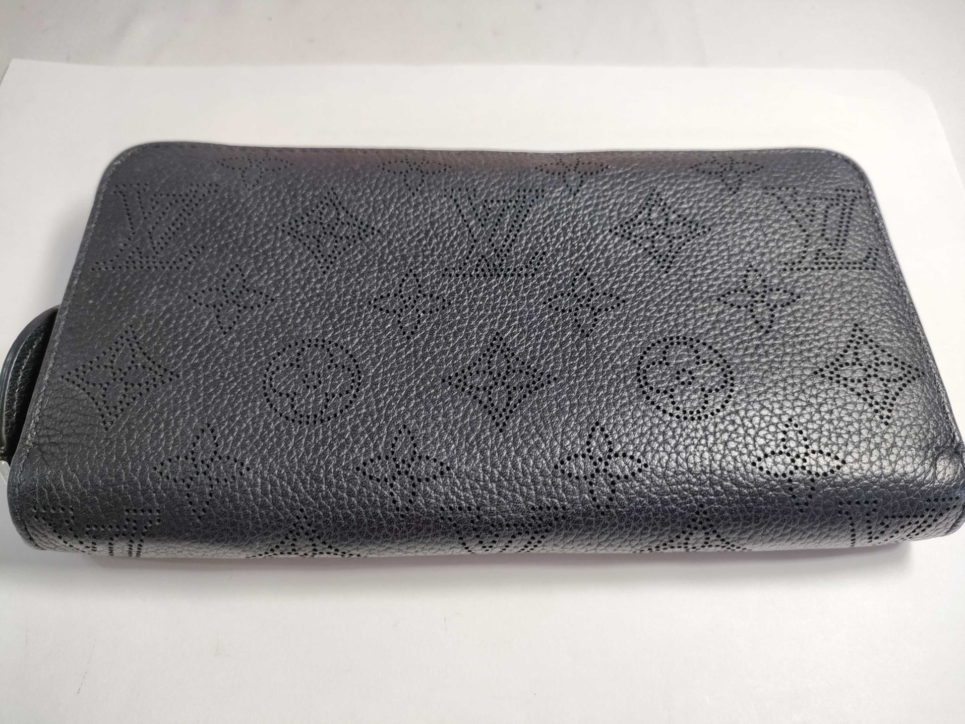 LOUIS VUITTON M61867 Mahina Zippy Wallet in Noir