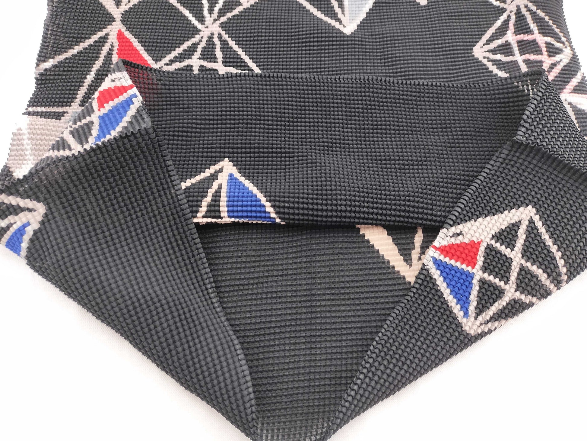 ISSEY MIYAKE ISSEY MIYAKE patterned cut and sew top