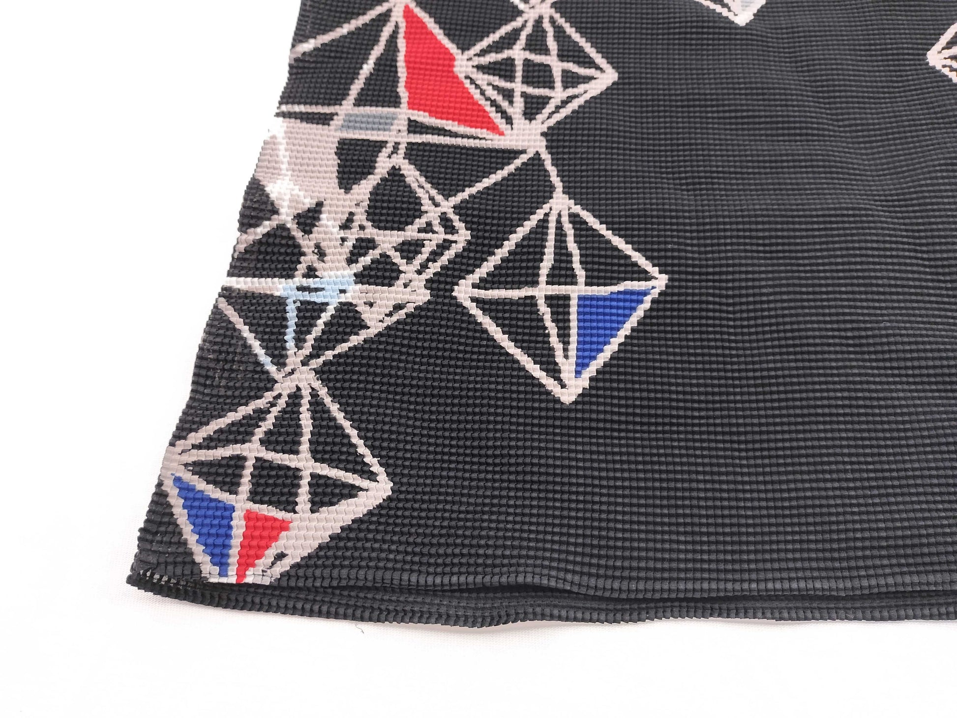 ISSEY MIYAKE ISSEY MIYAKE patterned cut and sew top