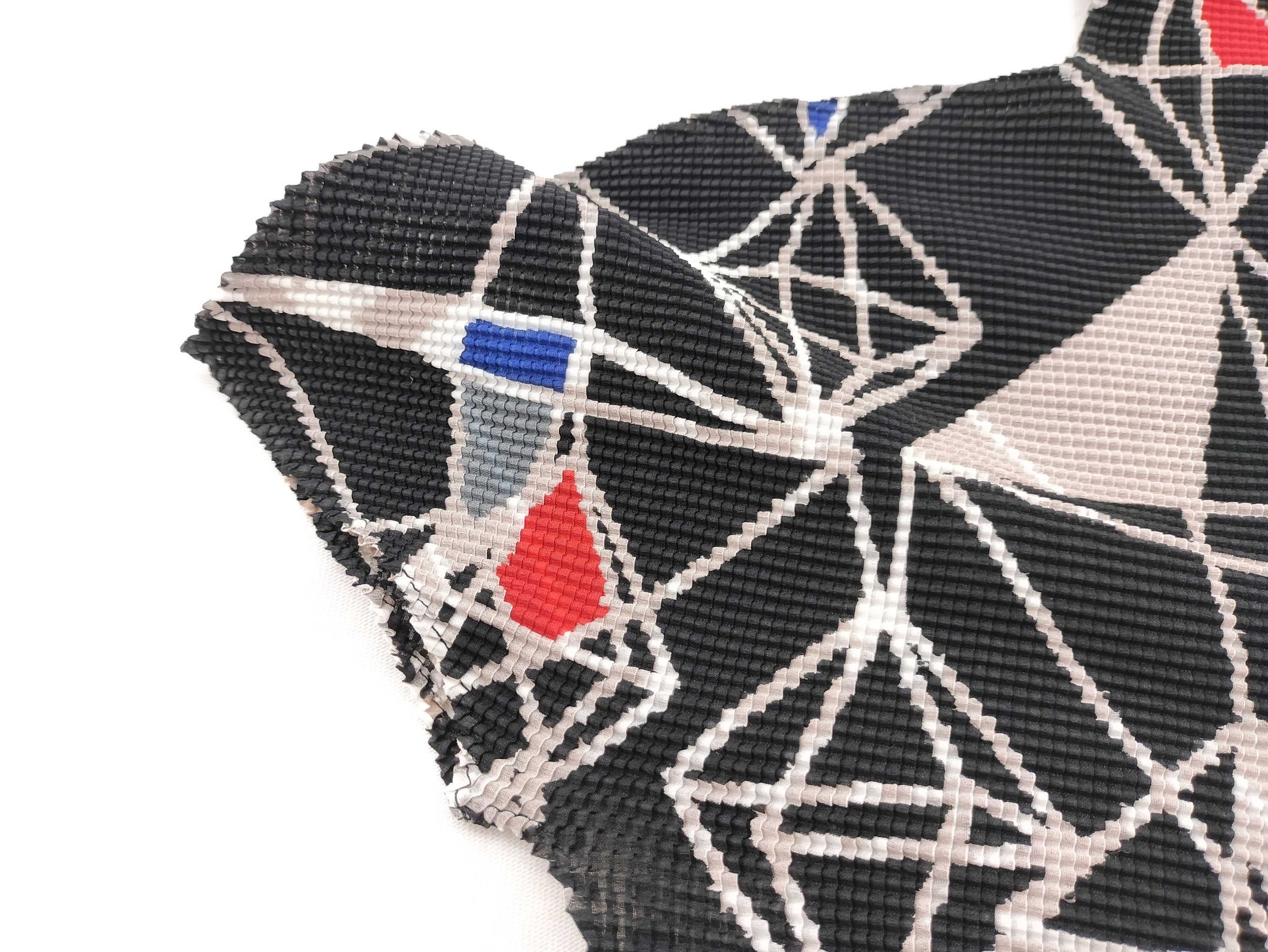 ISSEY MIYAKE ISSEY MIYAKE patterned cut and sew top