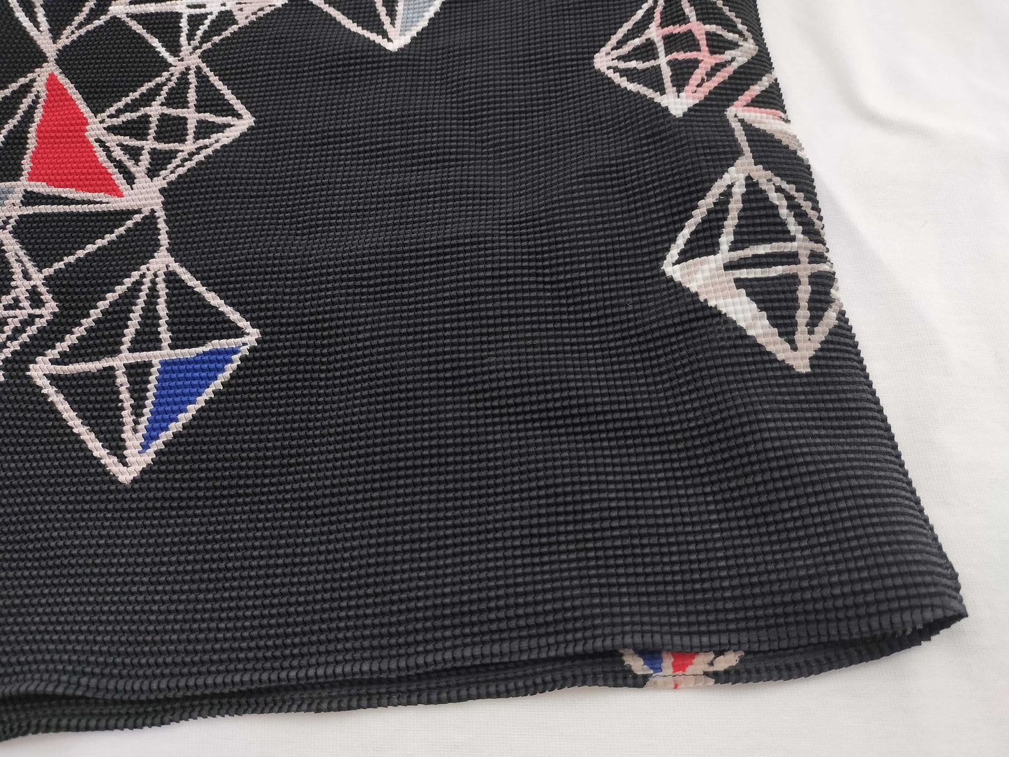 ISSEY MIYAKE ISSEY MIYAKE patterned cut and sew top