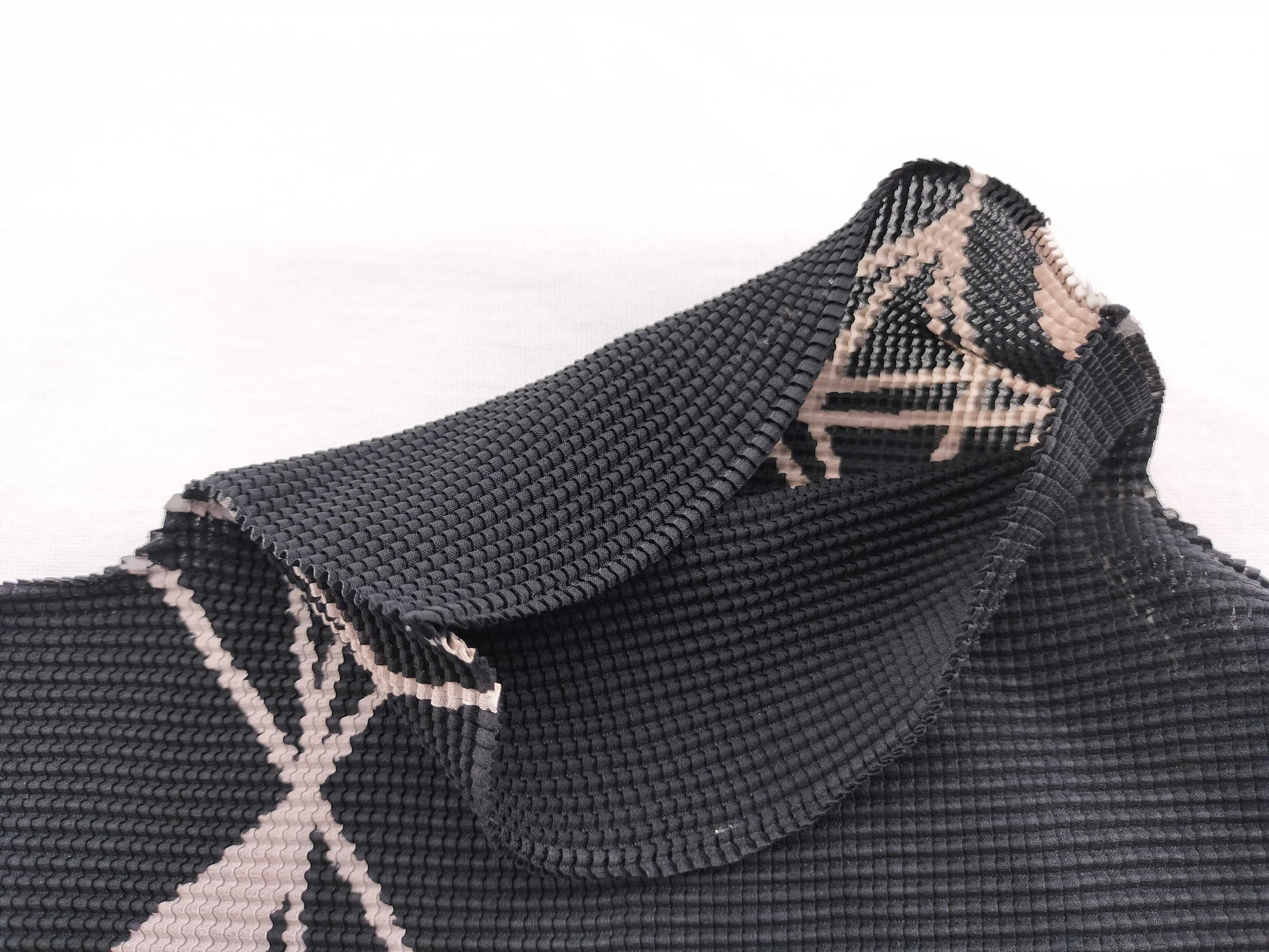 ISSEY MIYAKE ISSEY MIYAKE patterned cut and sew top