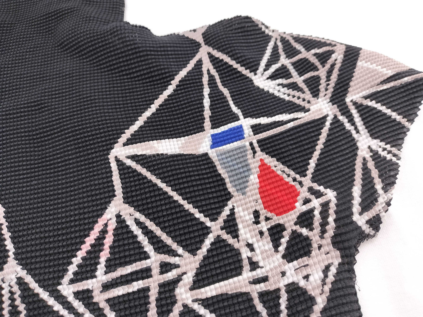 ISSEY MIYAKE ISSEY MIYAKE patterned cut and sew top