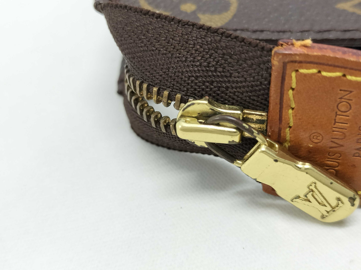 LOUIS VUITTON Louis Vuitton bag pouch