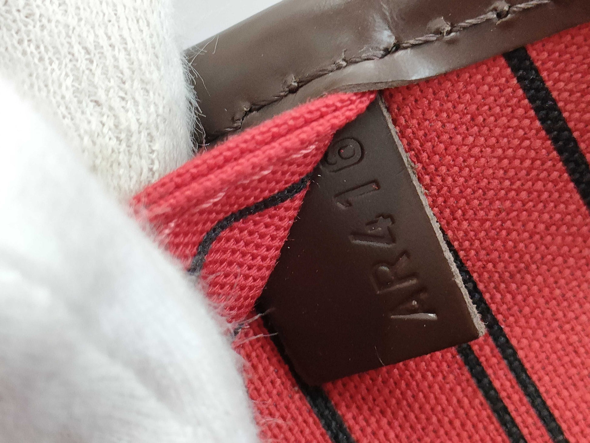 LOUIS VUITTON Damier Neverfull MM Tote Bag with Pouch