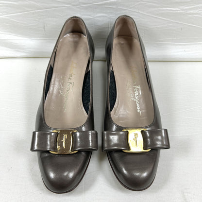 Salvatore Ferragamo Metallic Greige Vara Ribbon Low Heel 6 1/2B Pumps