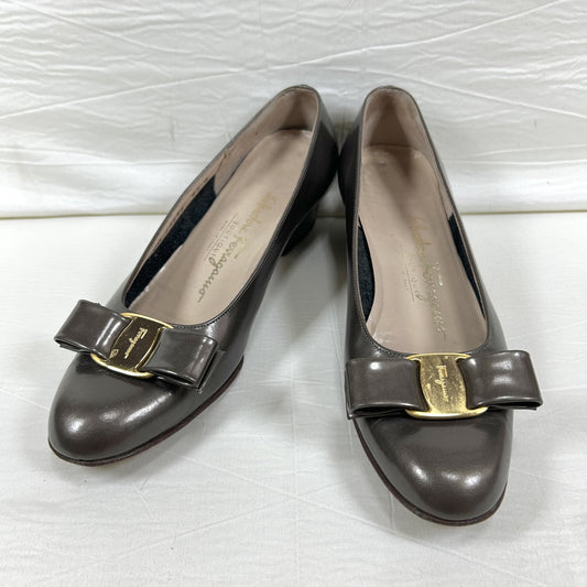 Salvatore Ferragamo Metallic Greige Vara Ribbon Low Heel 6 1/2B Pumps