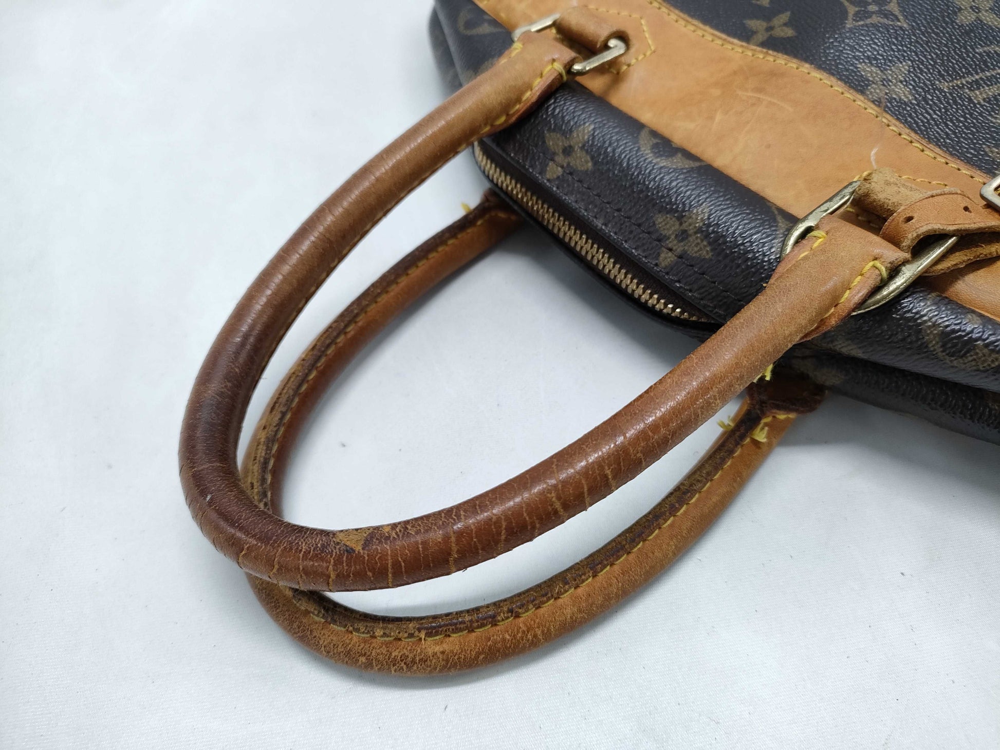 LOUIS VUITTON Louis Vuitton Monogram Deauville Thin Handbag