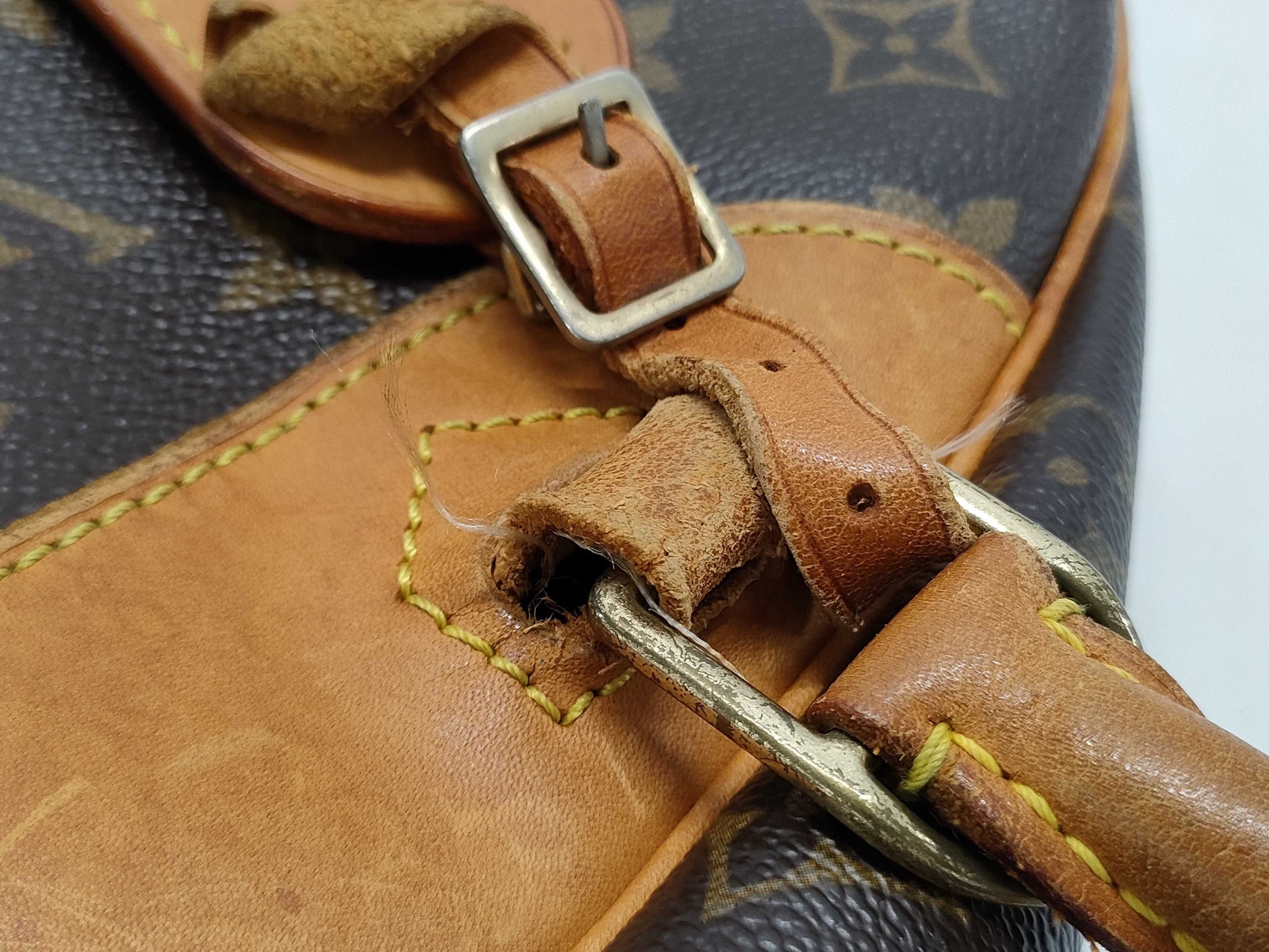 LOUIS VUITTON Louis Vuitton Monogram Deauville Thin Handbag