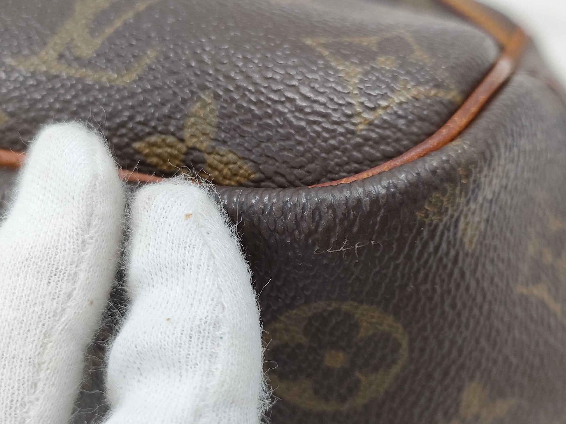 LOUIS VUITTON Louis Vuitton Monogram Deauville Handbag 