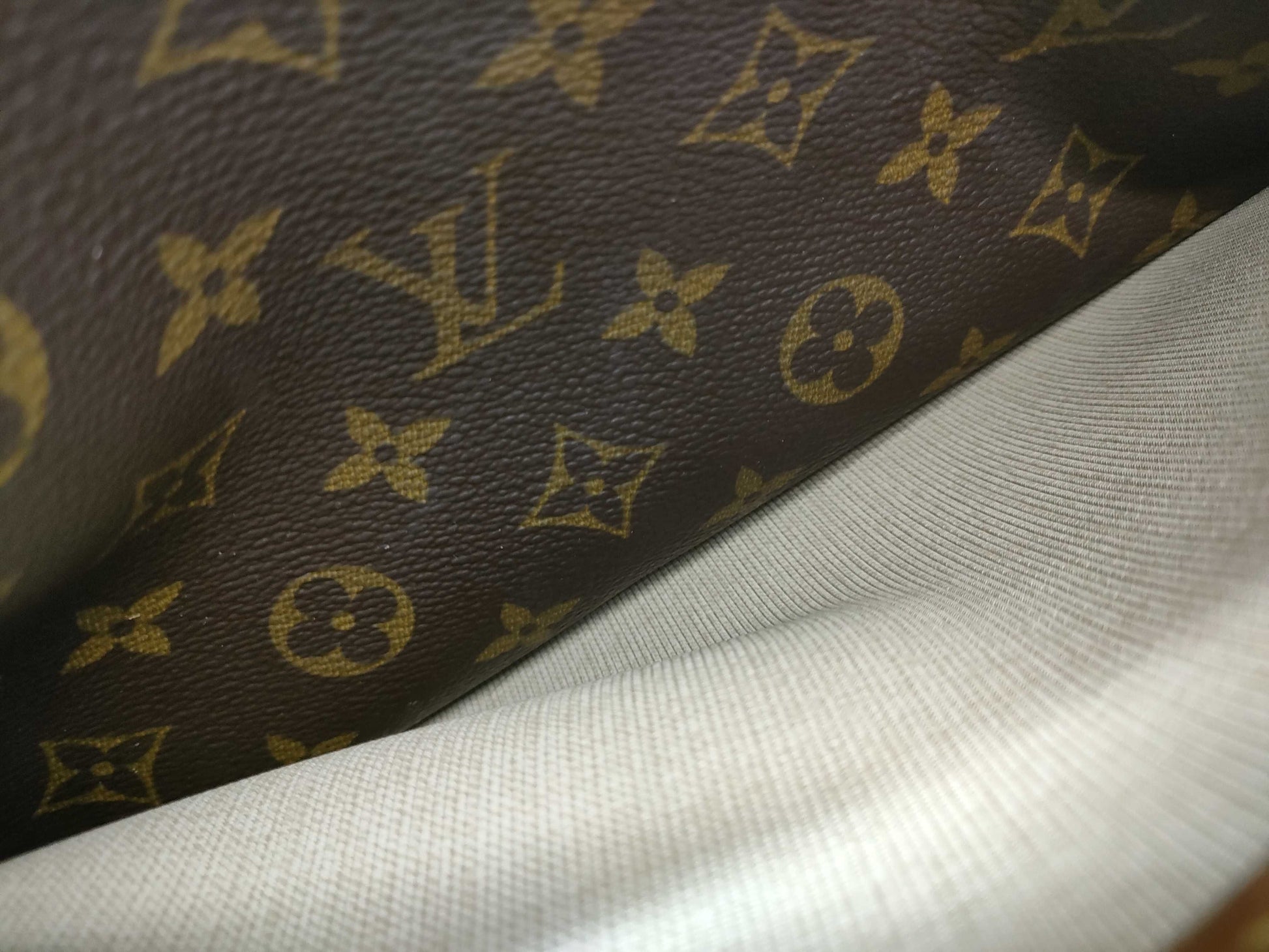 LOUIS VUITTON Louis Vuitton Monogram Deauville Handbag 