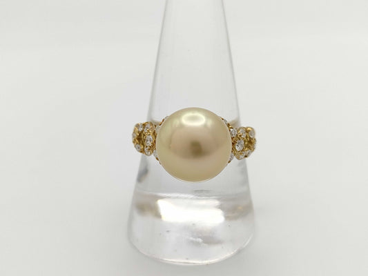Pearl diameter: approx. 11.7mm, D0.40ct, 18K gold, 7.2g, ring 