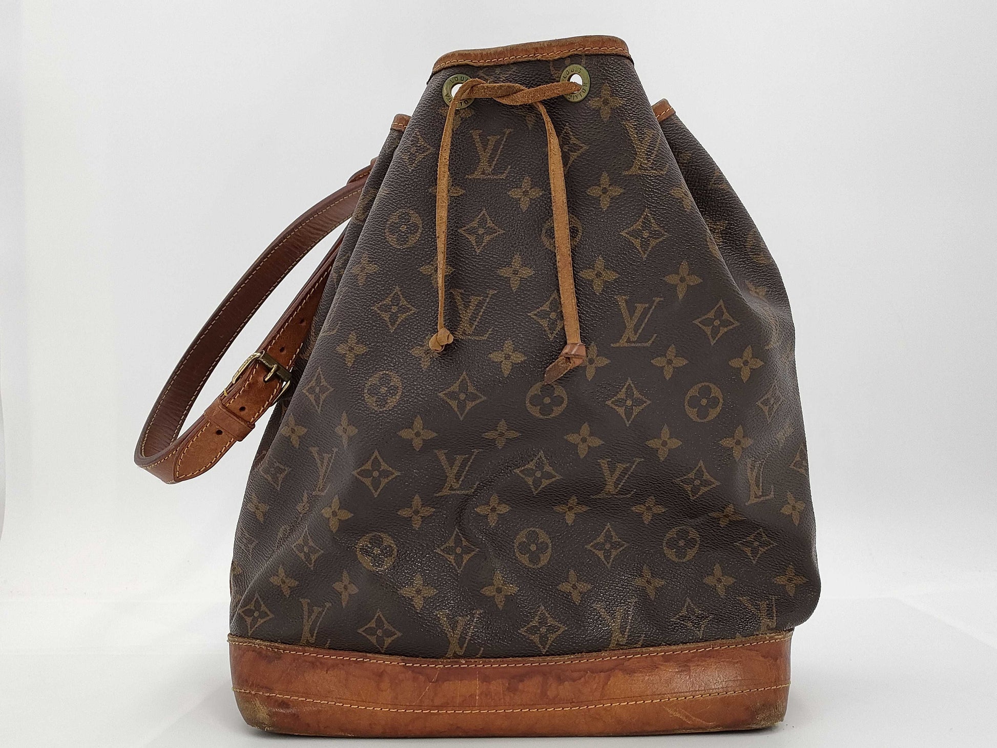 LOUIS VUITTON Noe Monogram Canvas Drawstring Handbag