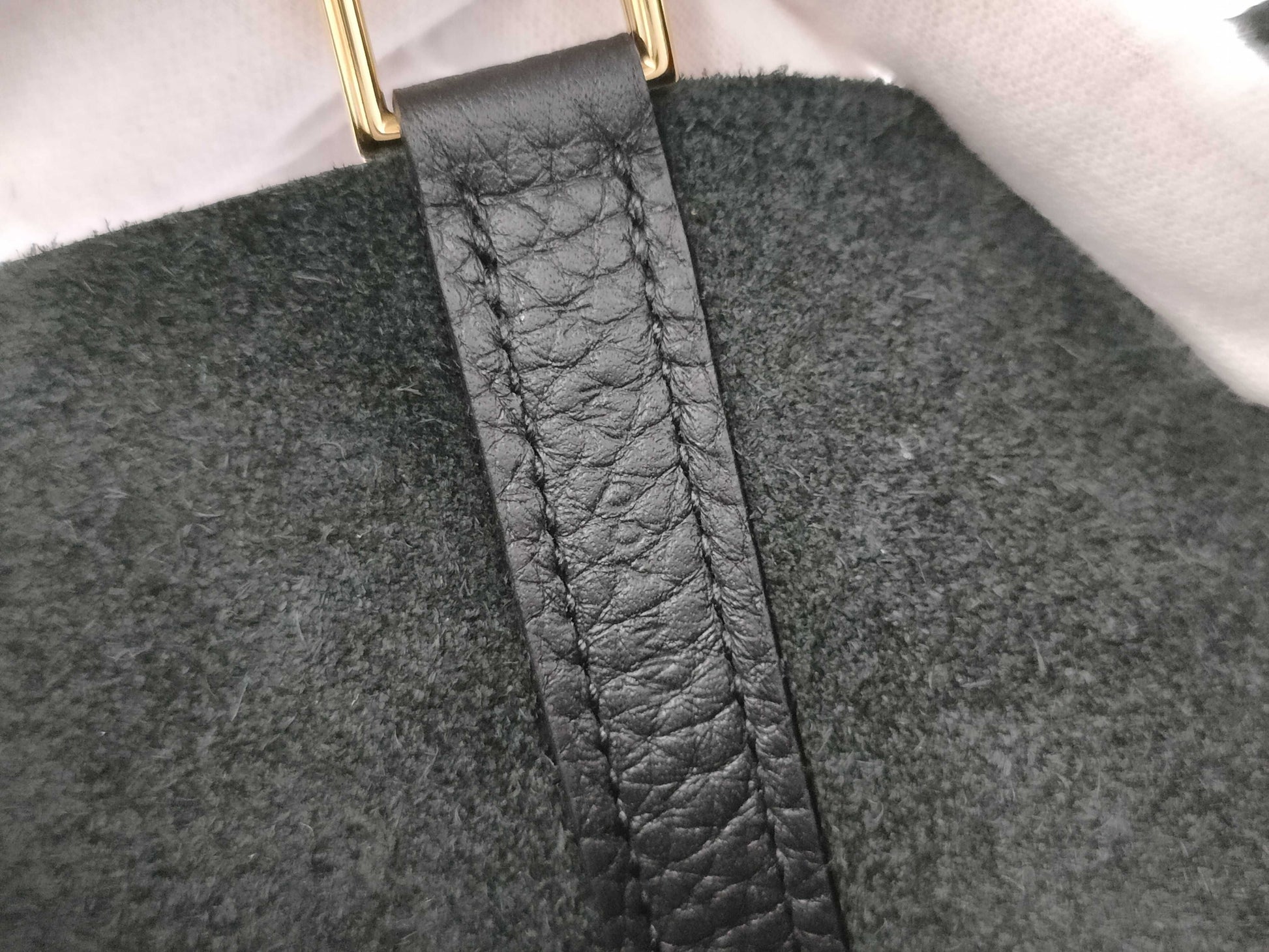HERMES Picotin Lock MM size black handbag with gold hardware and K stamp
