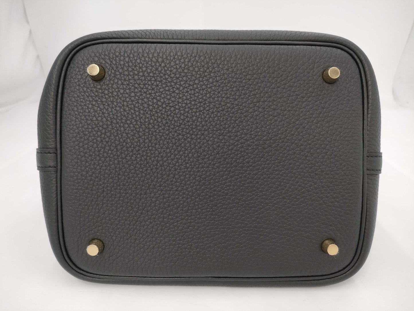 HERMES Picotin Lock MM size black handbag with gold hardware and K stamp