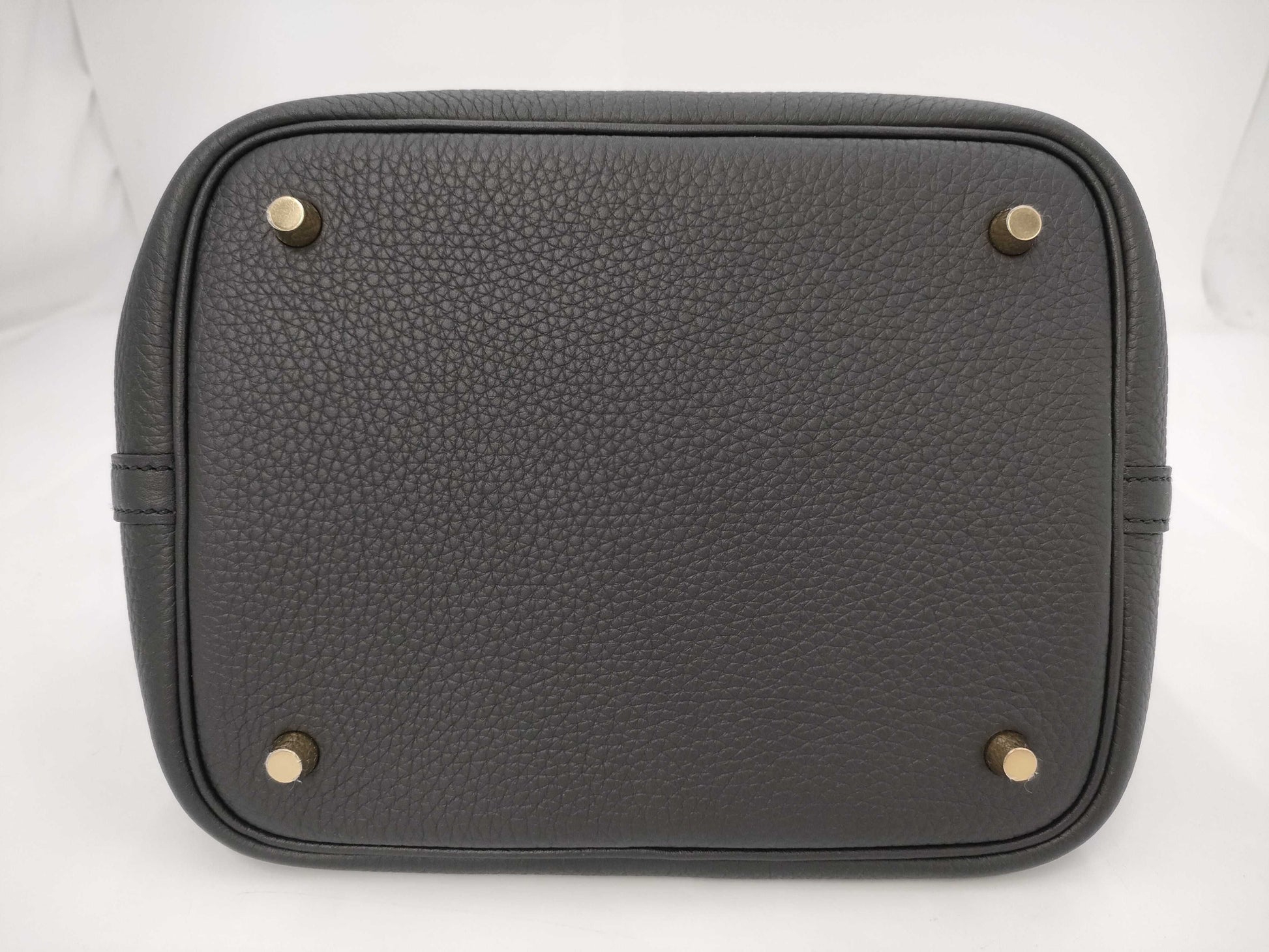 HERMES Picotin Lock MM size black handbag with gold hardware and K stamp