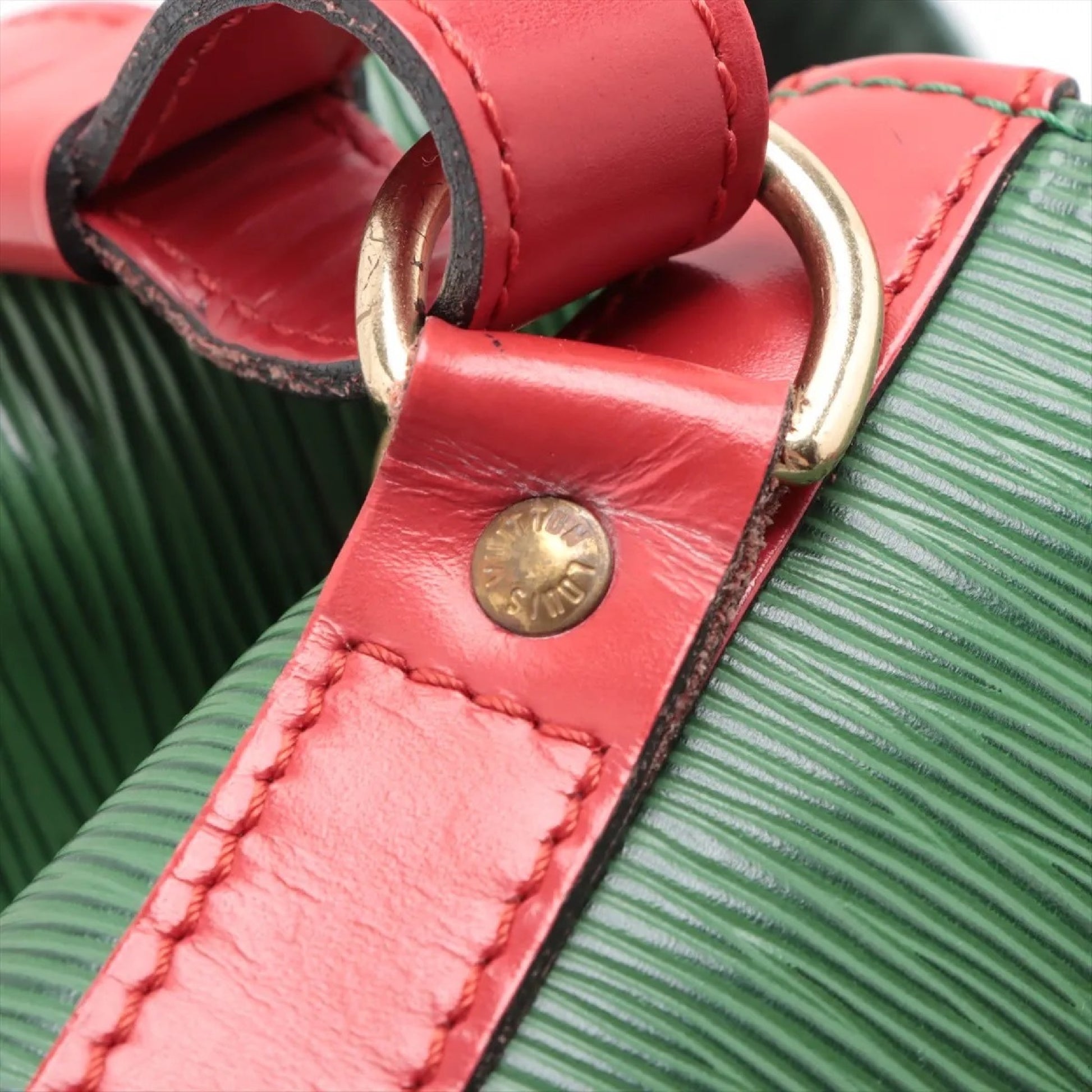 LOUIS VUITTON Epi Petit Noe M44147 AR0916 Green x Red Shoulder Bag