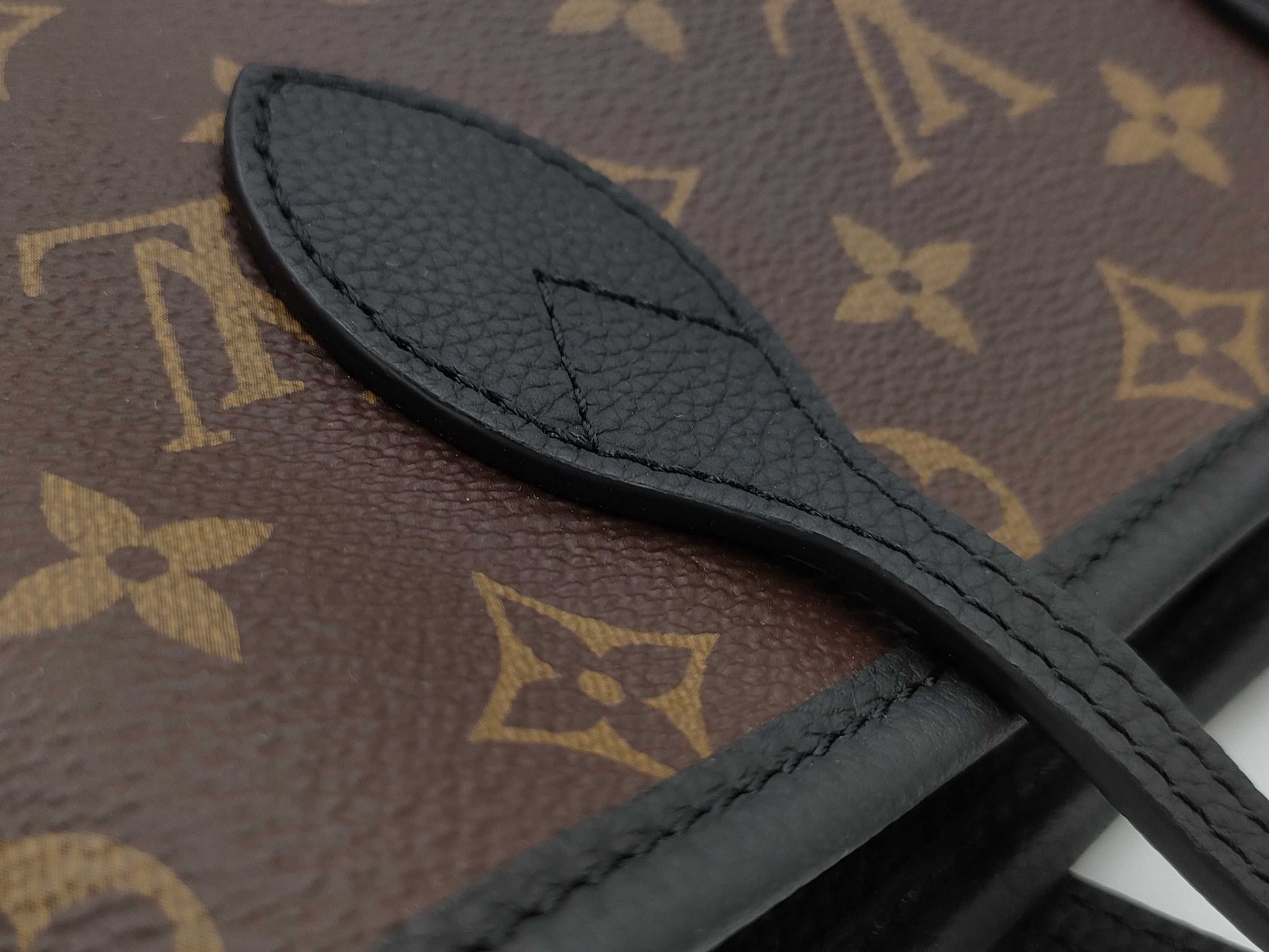LOUIS VUITTON LV Monogram Neverfull Inside Out BB M12099 RFID Enabled Handbag/Shoulder Bag
