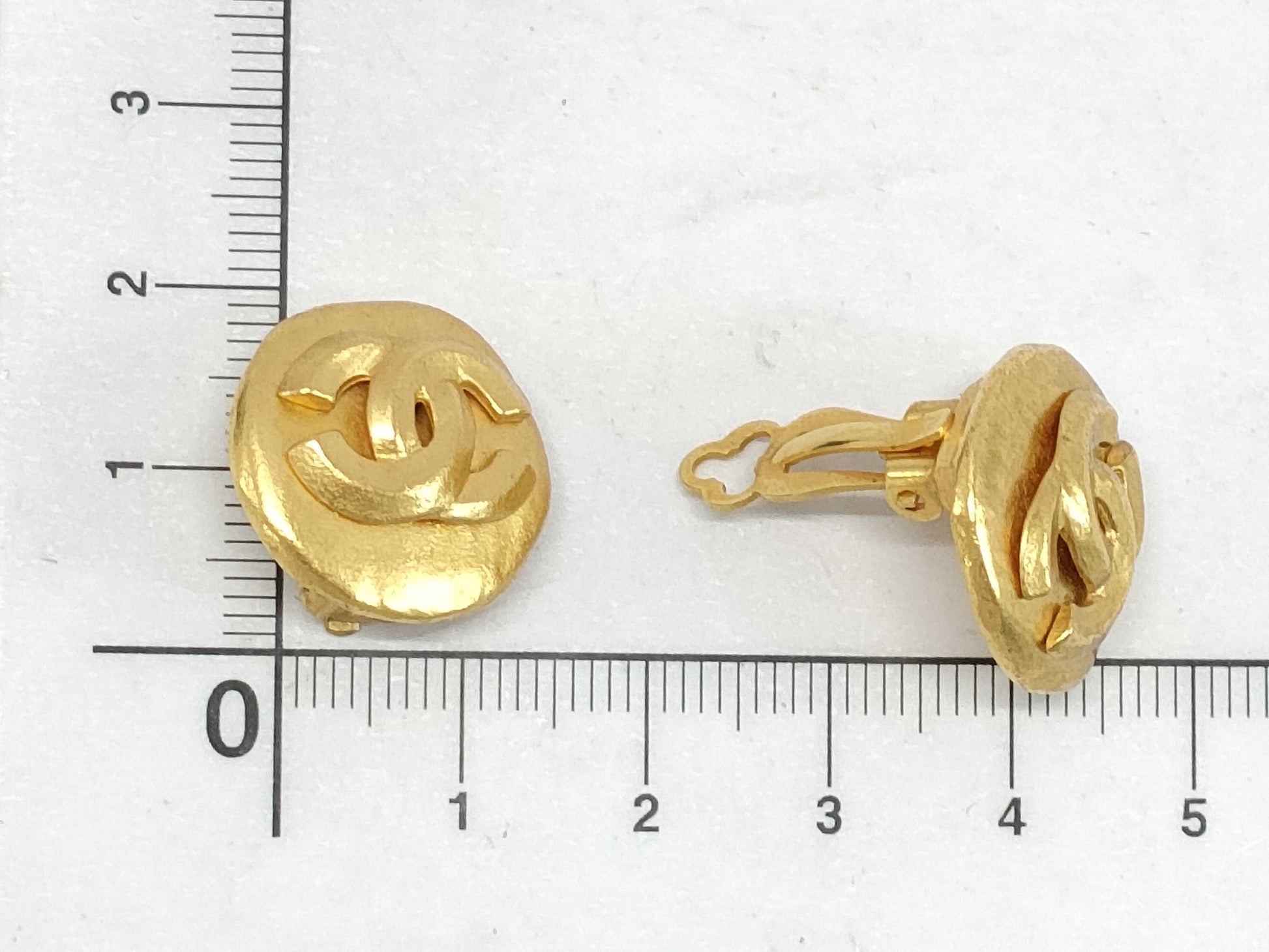 CHANEL CHANEL Coco Mark Round Gold Earrings