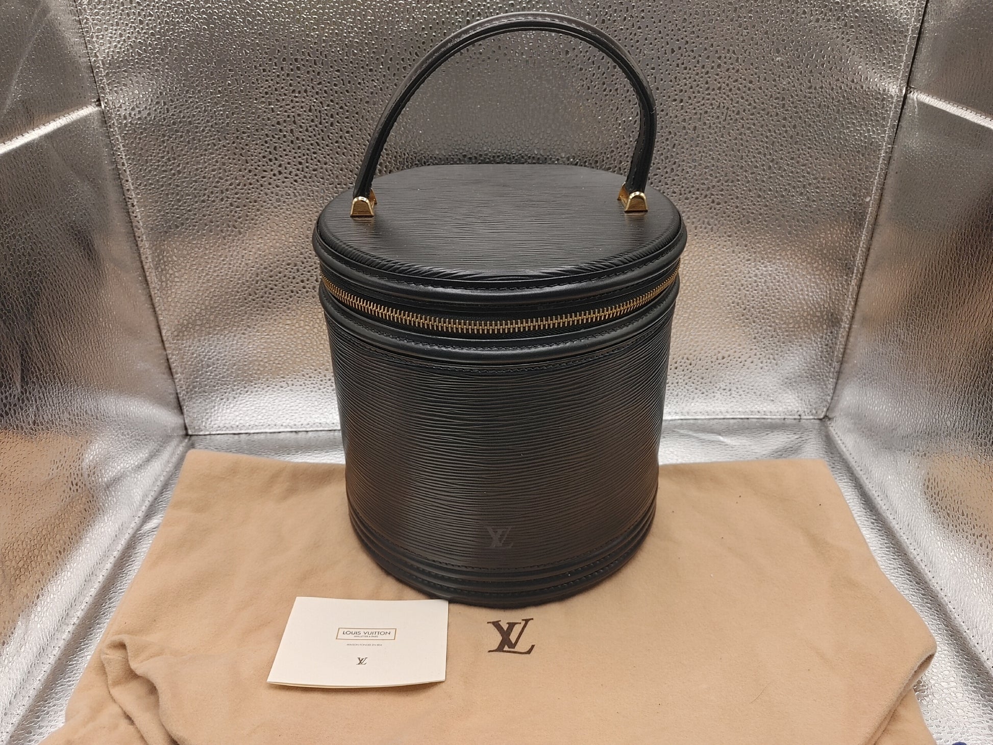 LOUIS VUITTON Epi Cannes M48032 A20915 Vertical Vanity Bag in Epi Leather Noir with Padlock, Key, and Pouch