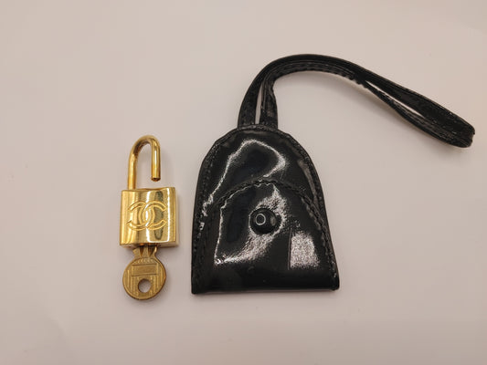 CHANEL Cadena and Crochet Set with Key, Gold Patent Leather, Black Other Accessories