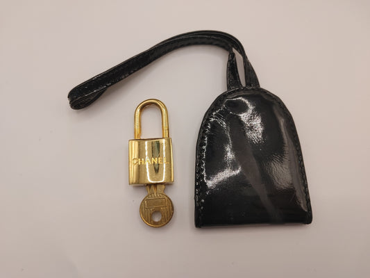 CHANEL Cadena and Crochet Set with Key, Gold Patent Leather, Black Other Accessories