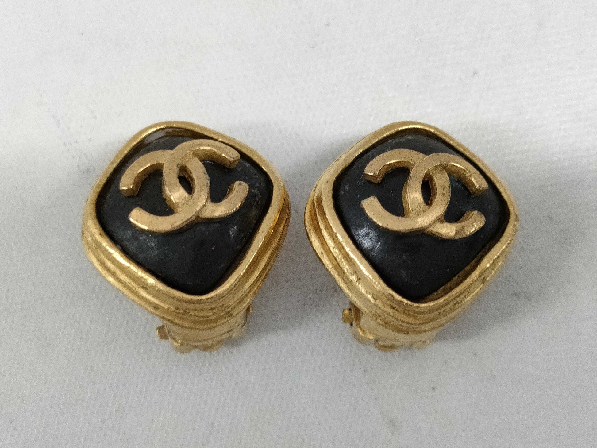 CHANEL Coco Mark Caramel Stone Earrings with Rice