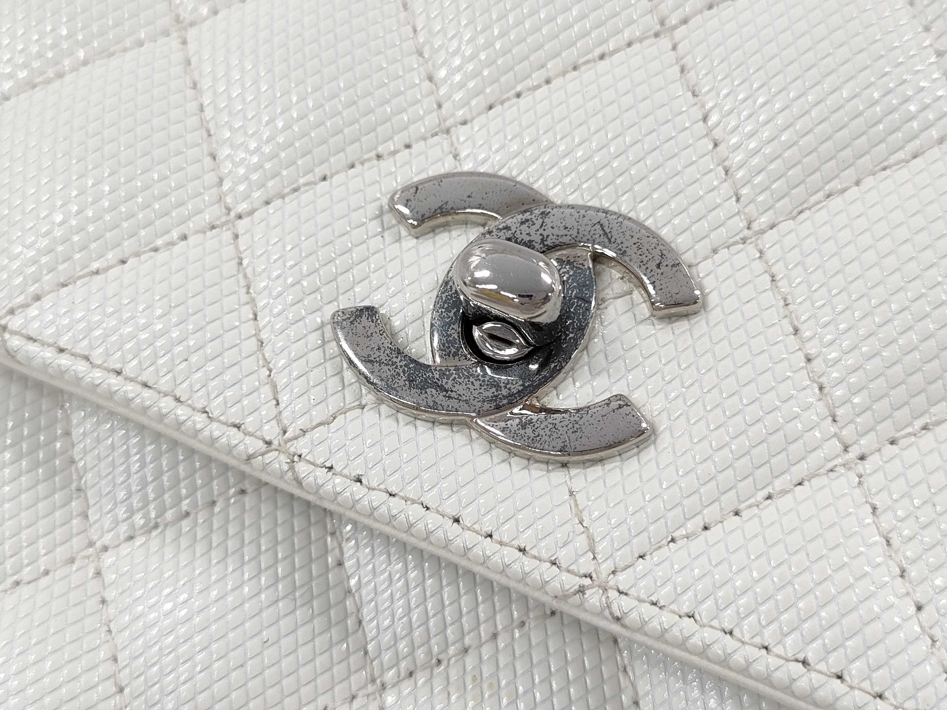 CHANEL Matelasse Plastic Chain Handbag